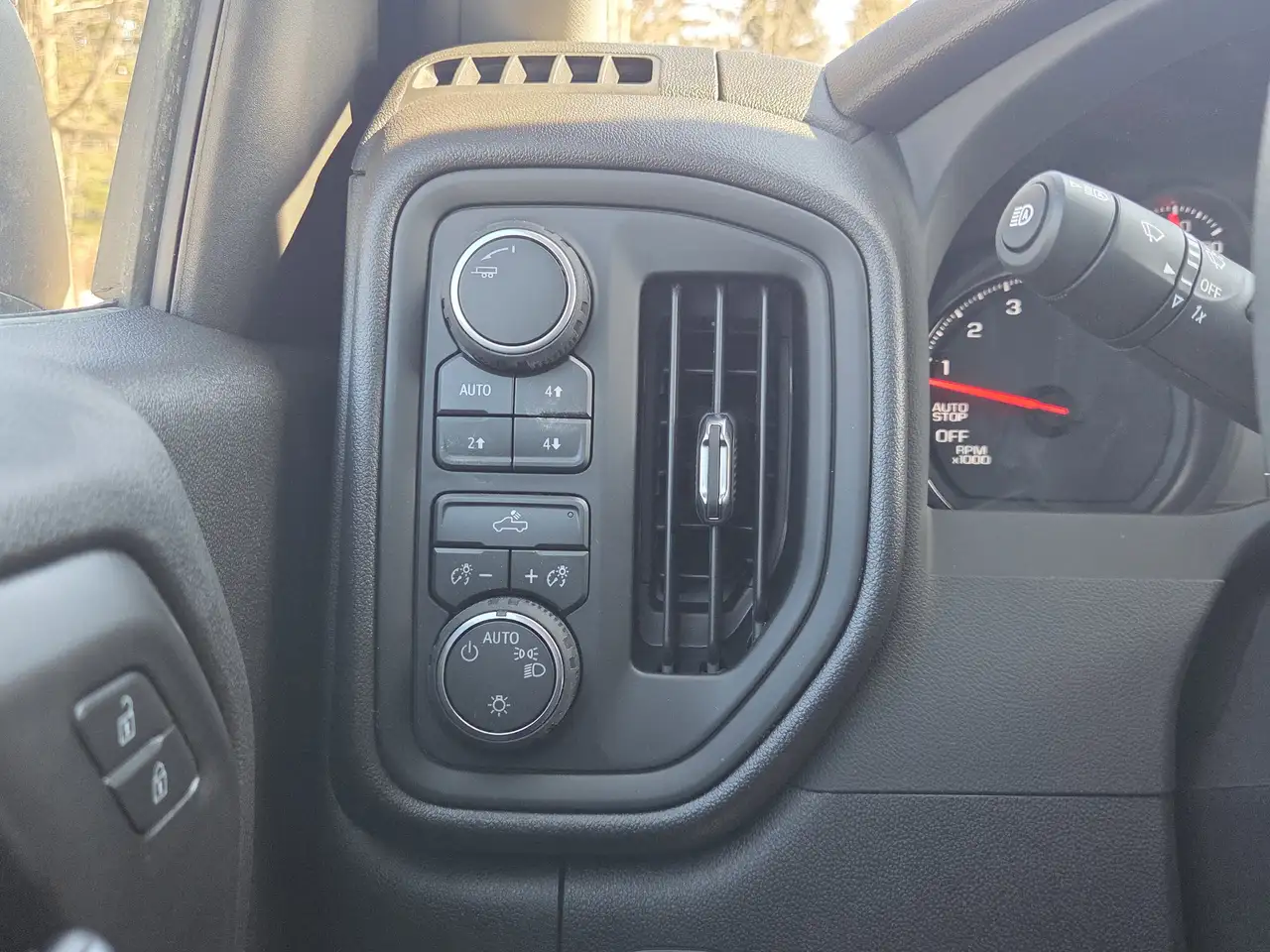 Chevrolet Silverado 1500 снимка Chevrolet Silverado 1500