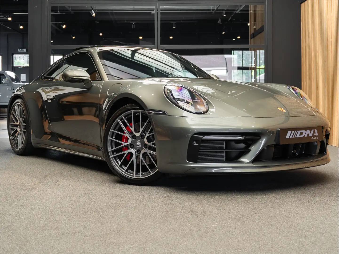 Porsche 992 992 4S Sport Design PDLS+ Bose Volleder Carrera 4S Groen - 1