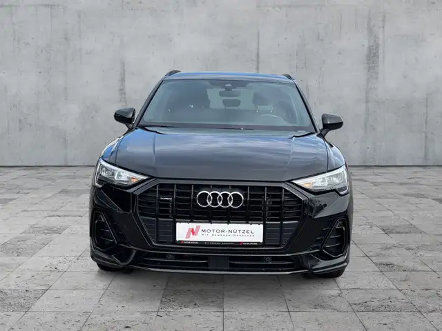 Audi Q3 view 3