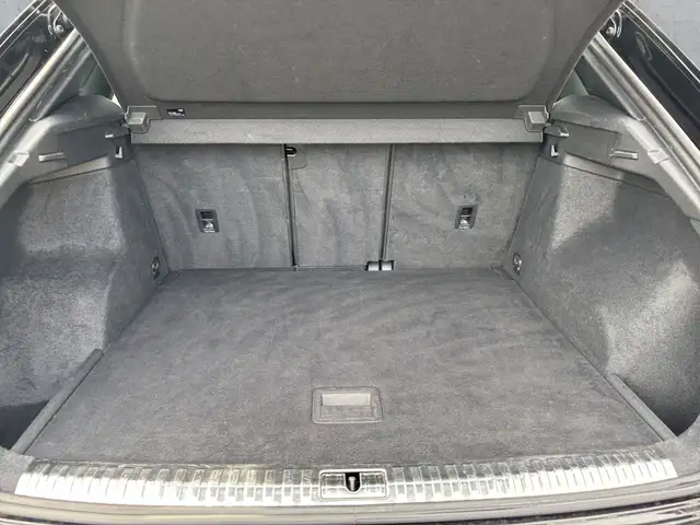 Audi Q3 view 14