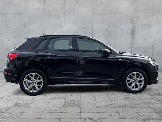 Audi Q3 view 7