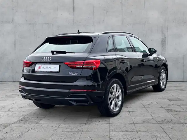 Audi Q3 view 6