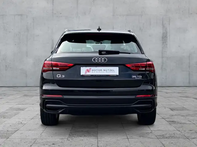 Audi Q3 view 5