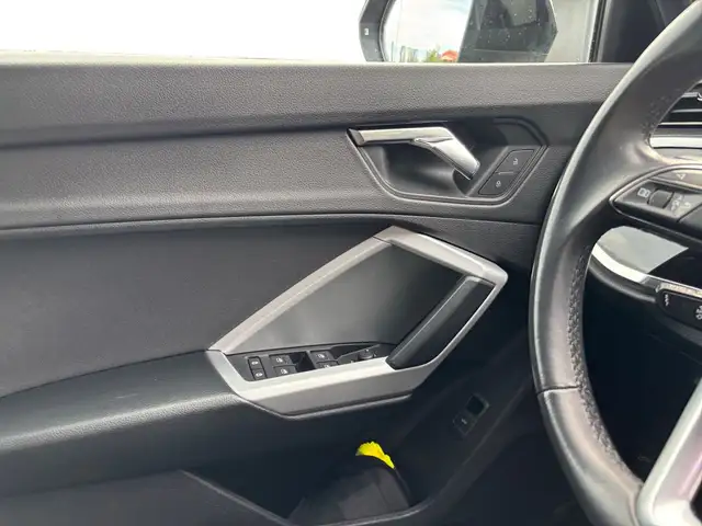 Audi Q3 view 15
