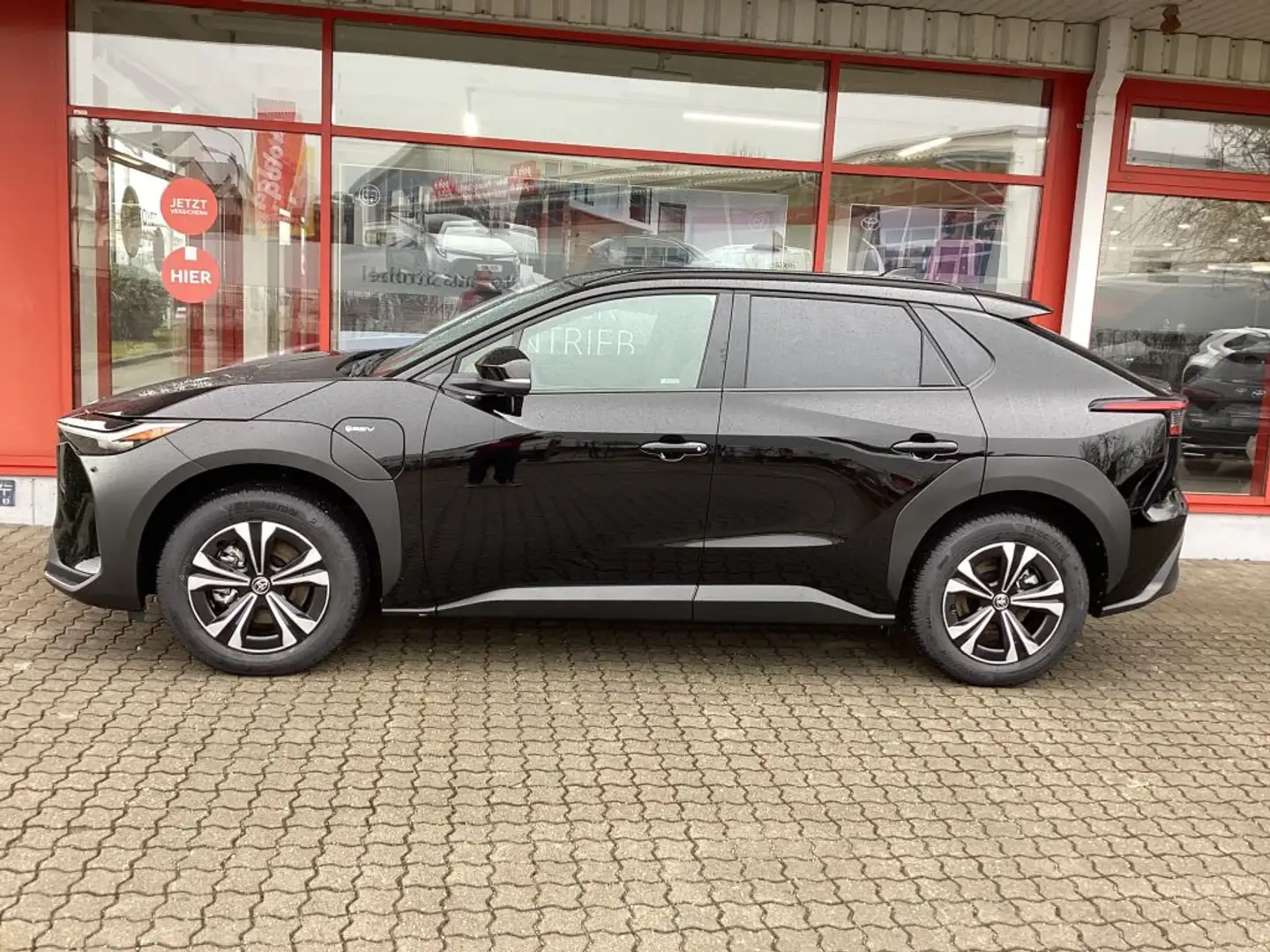 Toyota bZ4X + Comfort - Paket Schwarz - 2