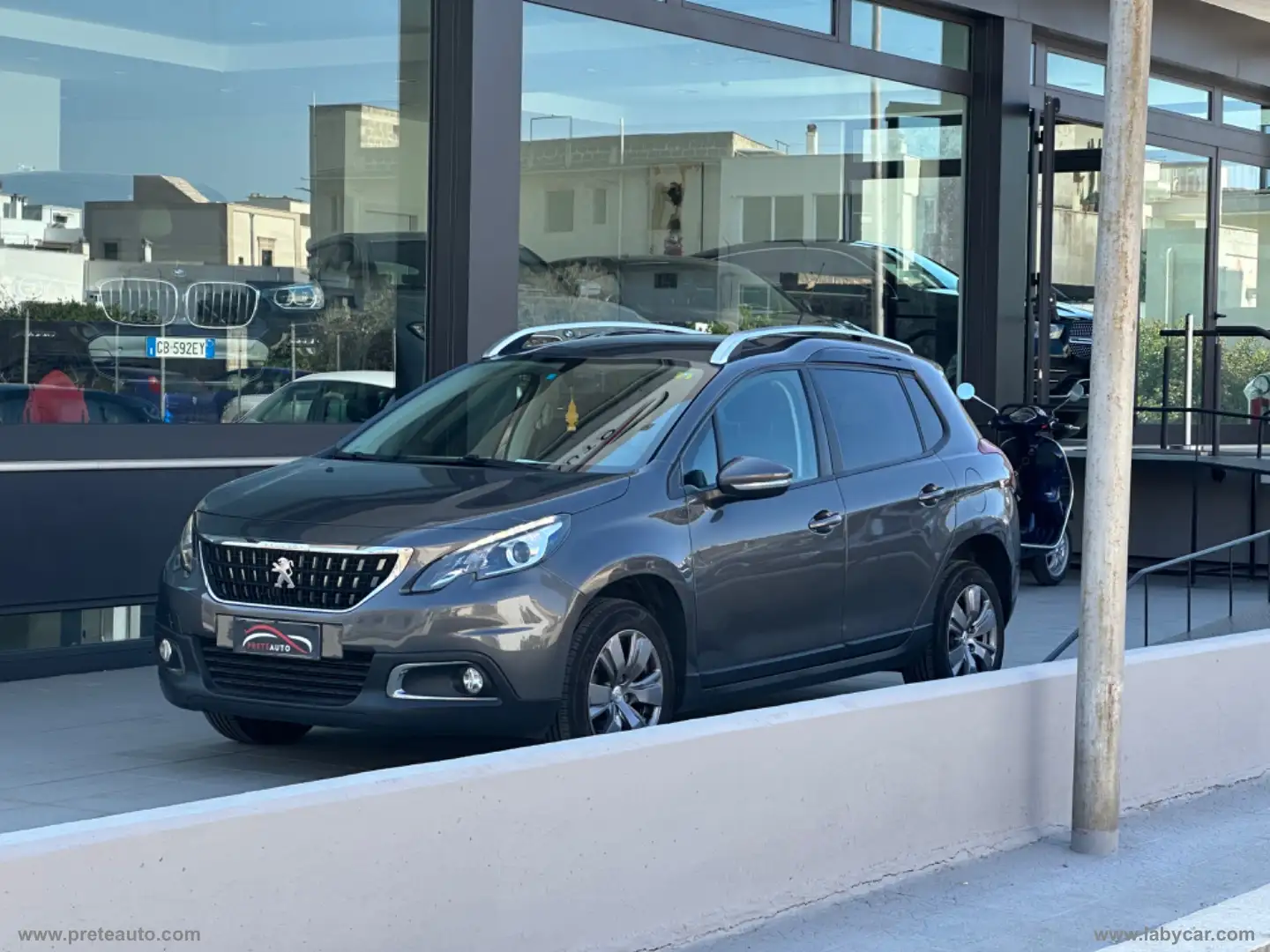Peugeot 2008 BlueHDi 75 Active Grau - 1