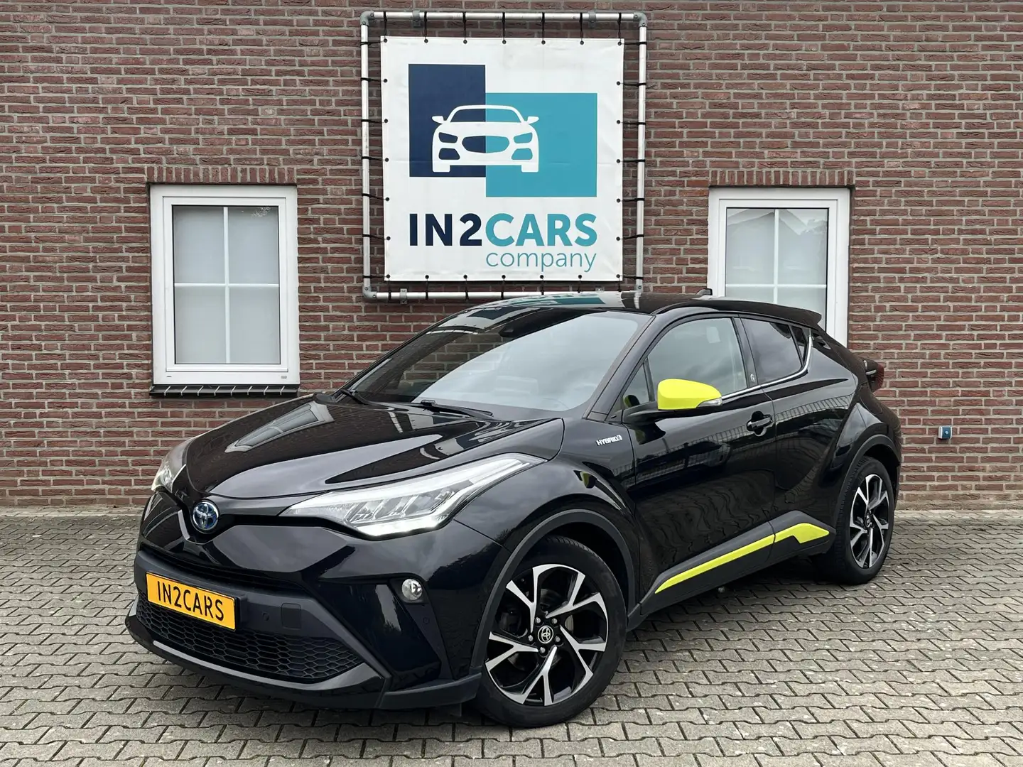 Toyota C-HR 2.0 Hybrid First Edition *Apple carpl./Andr. Auto* Zwart - 2