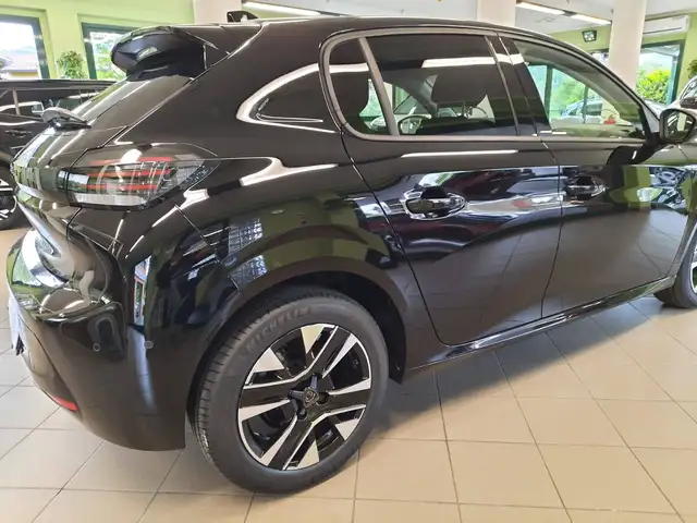 Peugeot 208 view 9