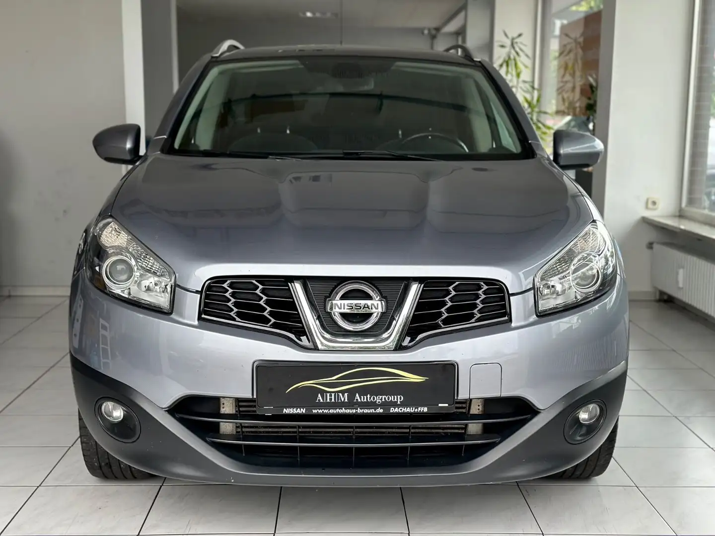 Nissan Qashqai 2.0 dCi 4X4 Aut./Panorama/AHK/Navi/RCam/ Grau - 2
