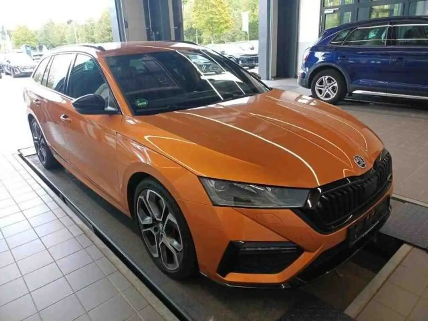 Skoda Octavia Combi RS EDITION 2.0 TSI DSG MATRIX+AHK Orange - 2