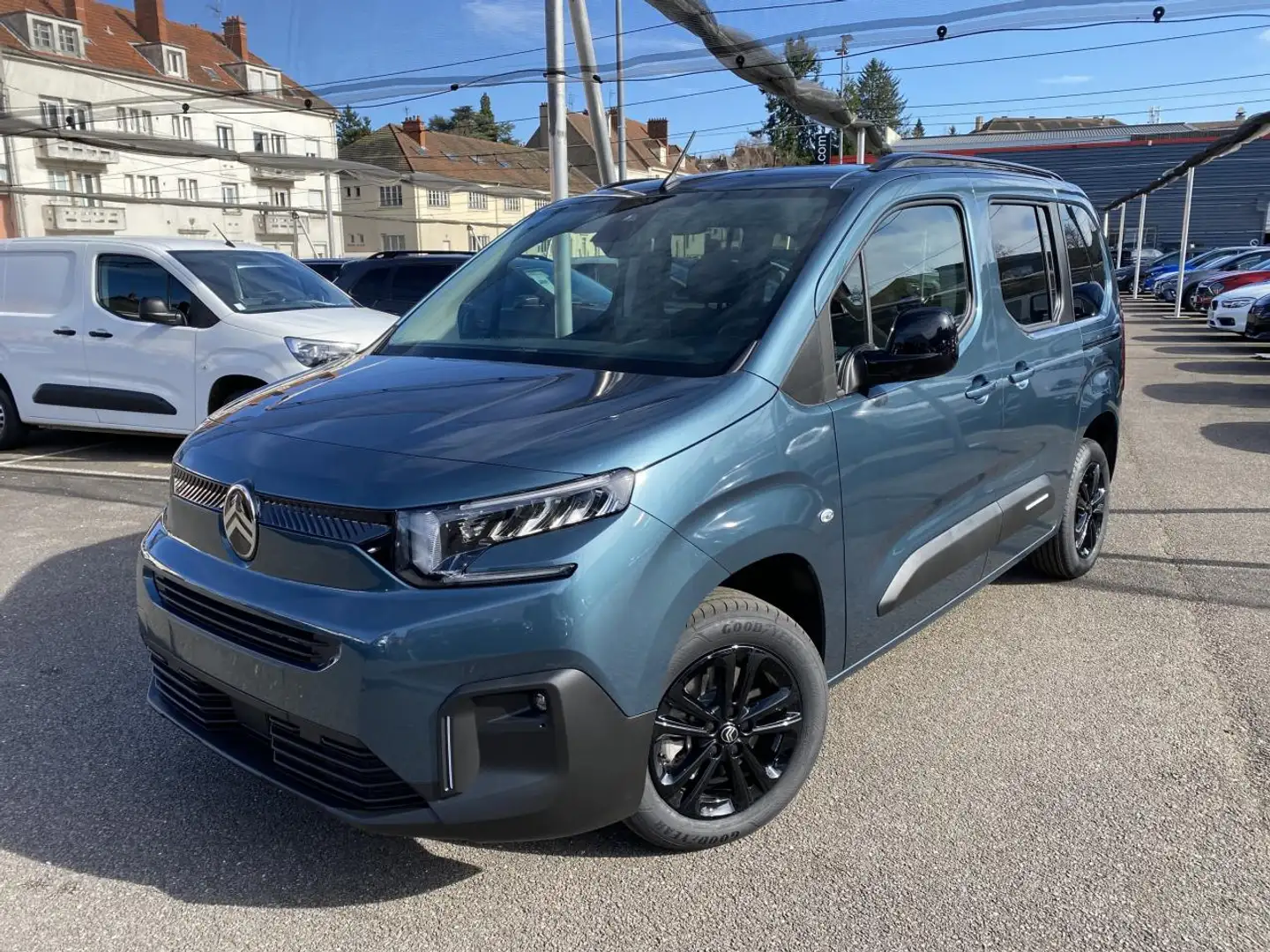 Citroen Berlingo III (2) 1.5 BlueHDi S\u0026S 130 EAT8 M PLUS N1 SA Bleu - 1