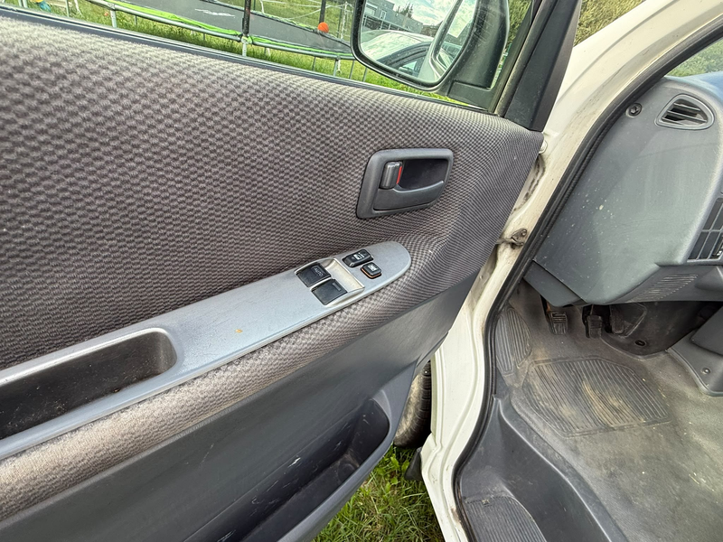 Toyota Hiace 2.5 Turbo D-4D VX — photo 7