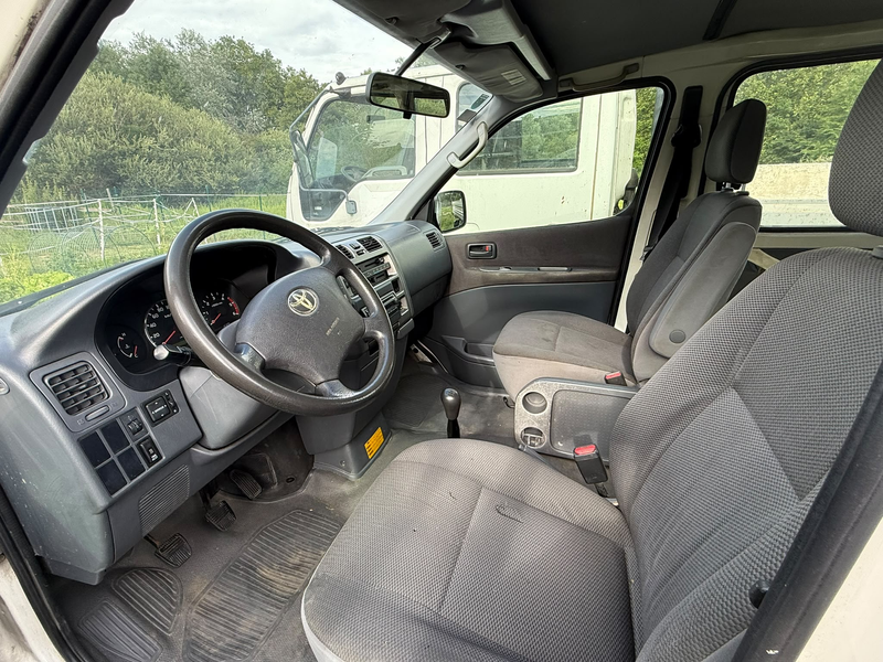 Toyota Hiace 2.5 Turbo D-4D VX — photo 6