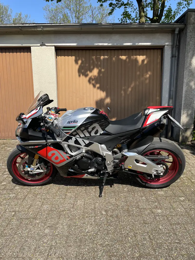 Aprilia RSV4 RF - 2
