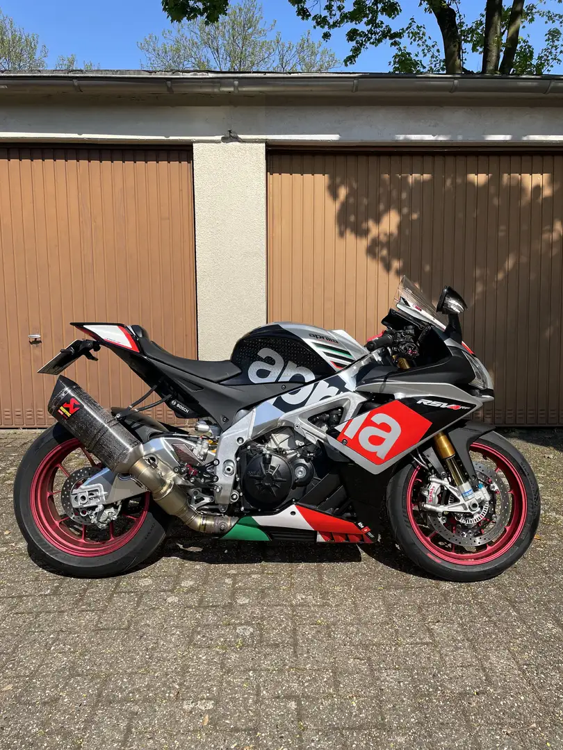 Aprilia RSV4 RF - 1