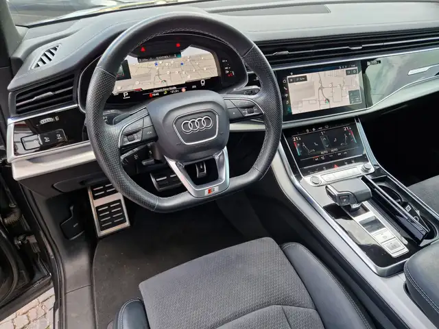 Audi Q7 view 10