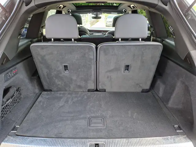 Audi Q7 view 18