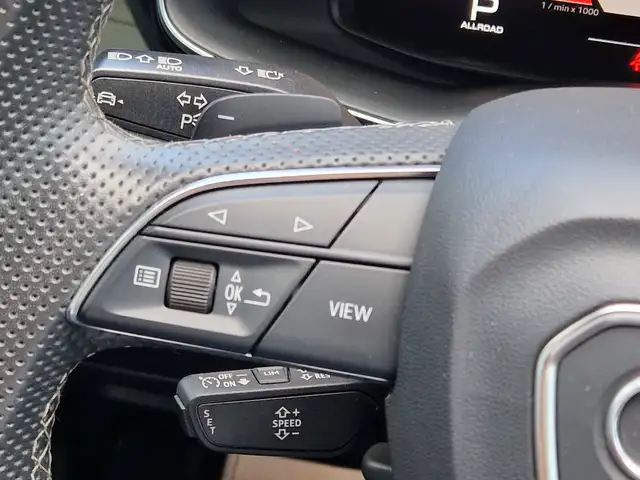 Audi Q7 view 11