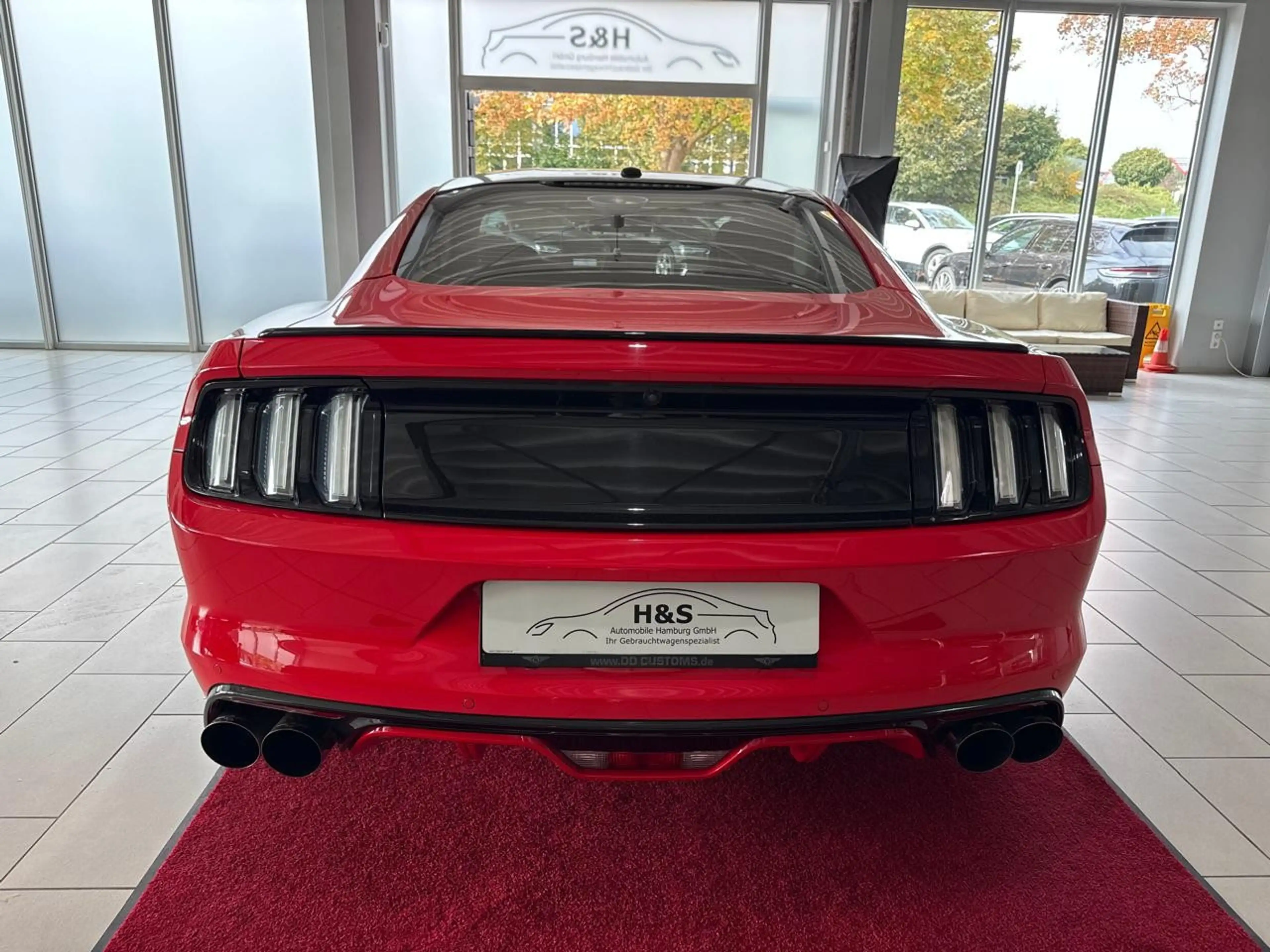Ford Mustang GT Fastback — photo 3