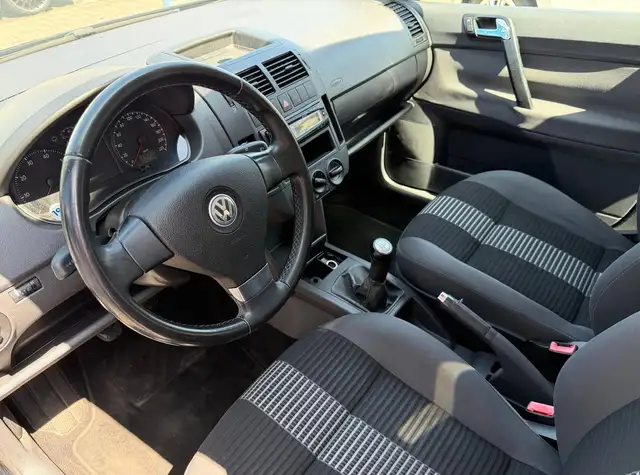 Volkswagen Polo view 9