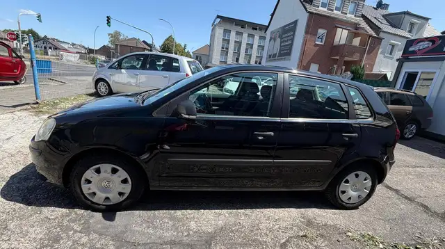 Volkswagen Polo view 4