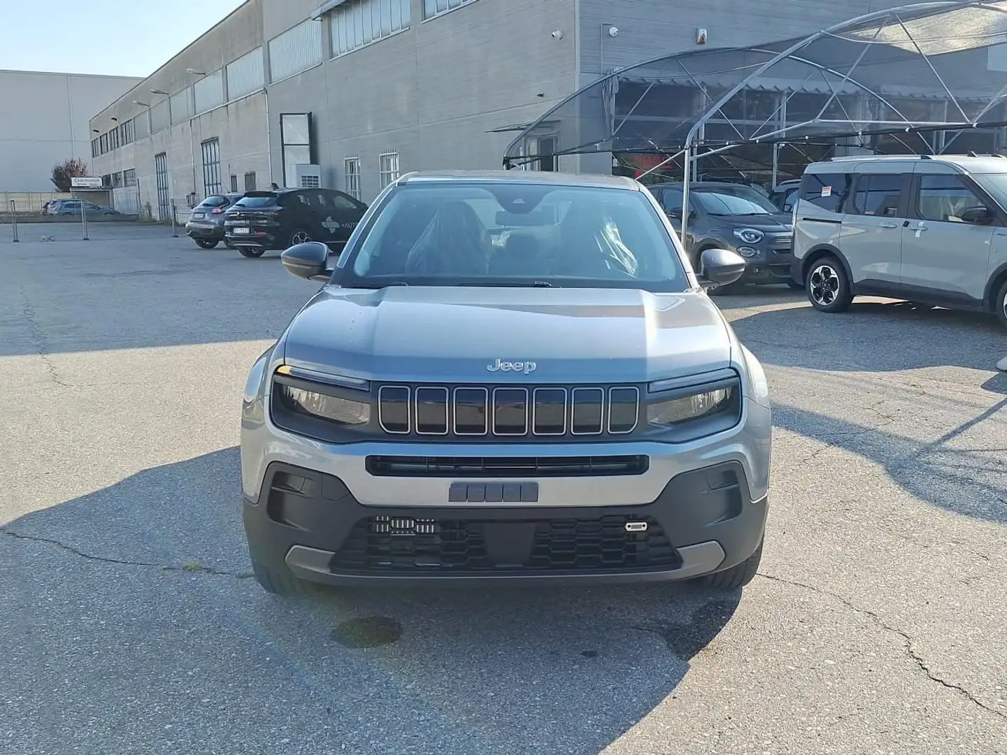 Jeep Avenger 1.2 100CV DCT MHEV  LONGITUDE !!! Gris - 2