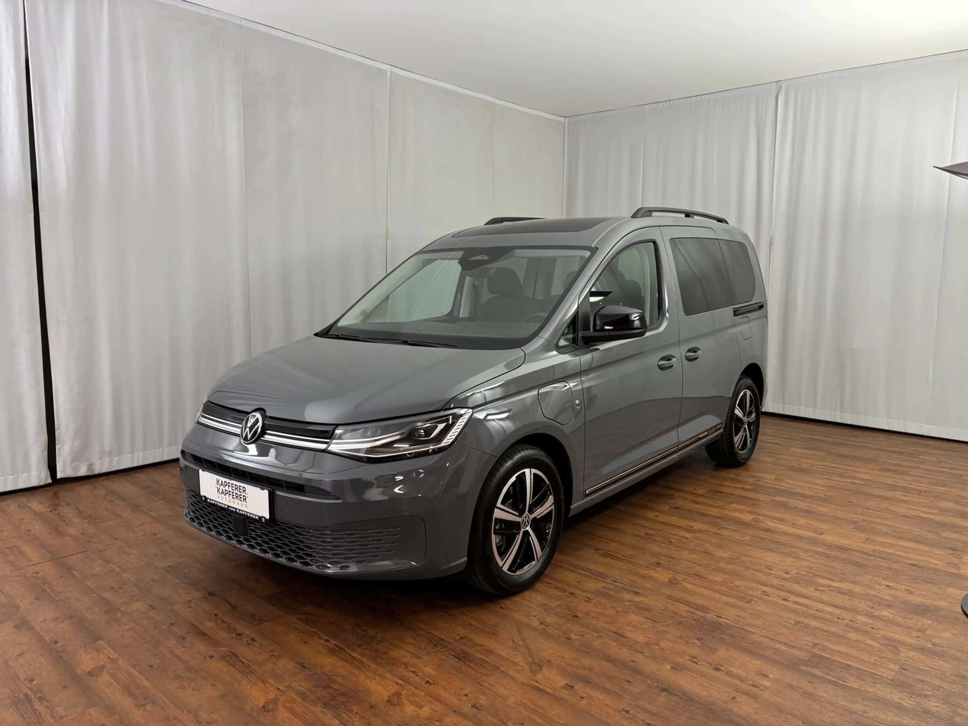 Volkswagen Caddy Dark Label eHybrid 110 kW — photo 4