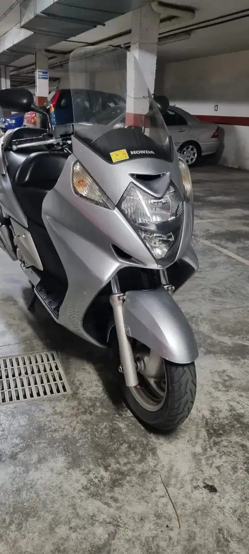 Honda Silver Wing 600 cc Zilver - 1