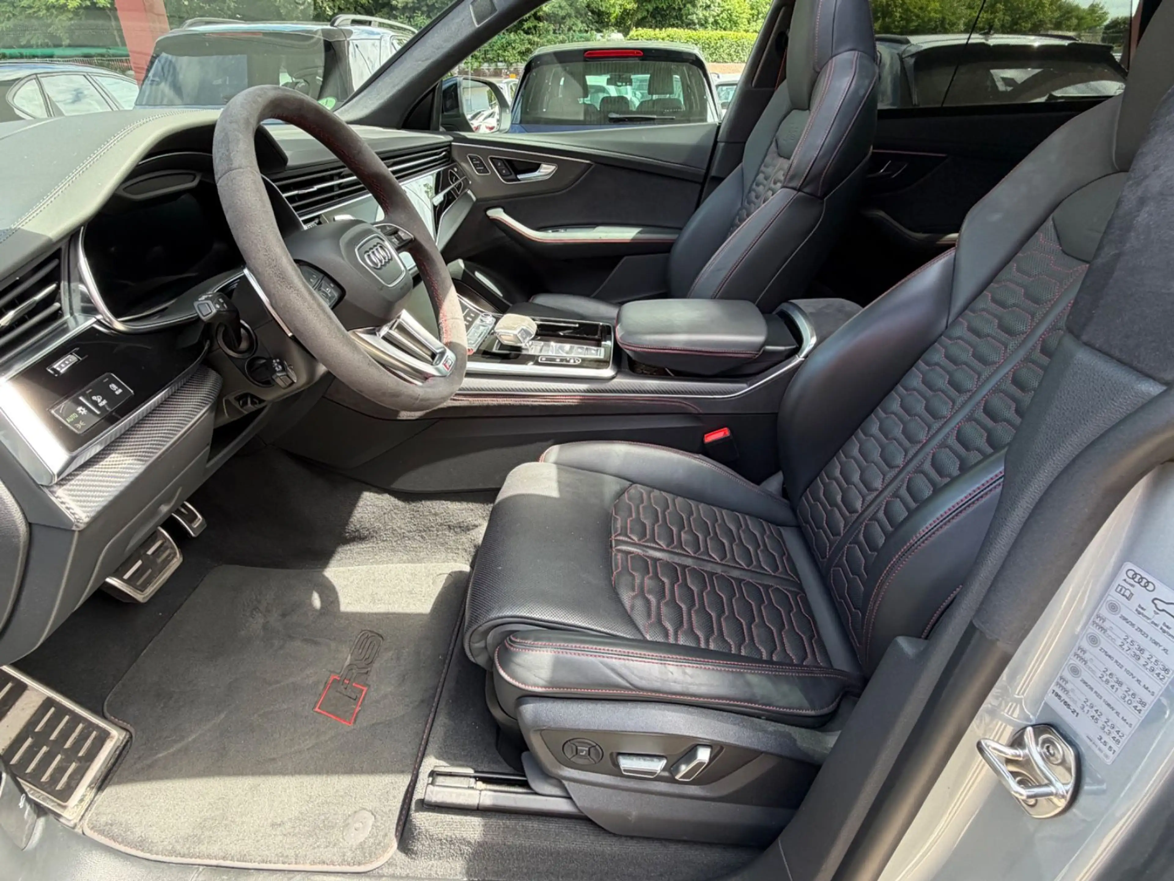 Audi RS Q8 4.0 TFSI quattro — photo 10