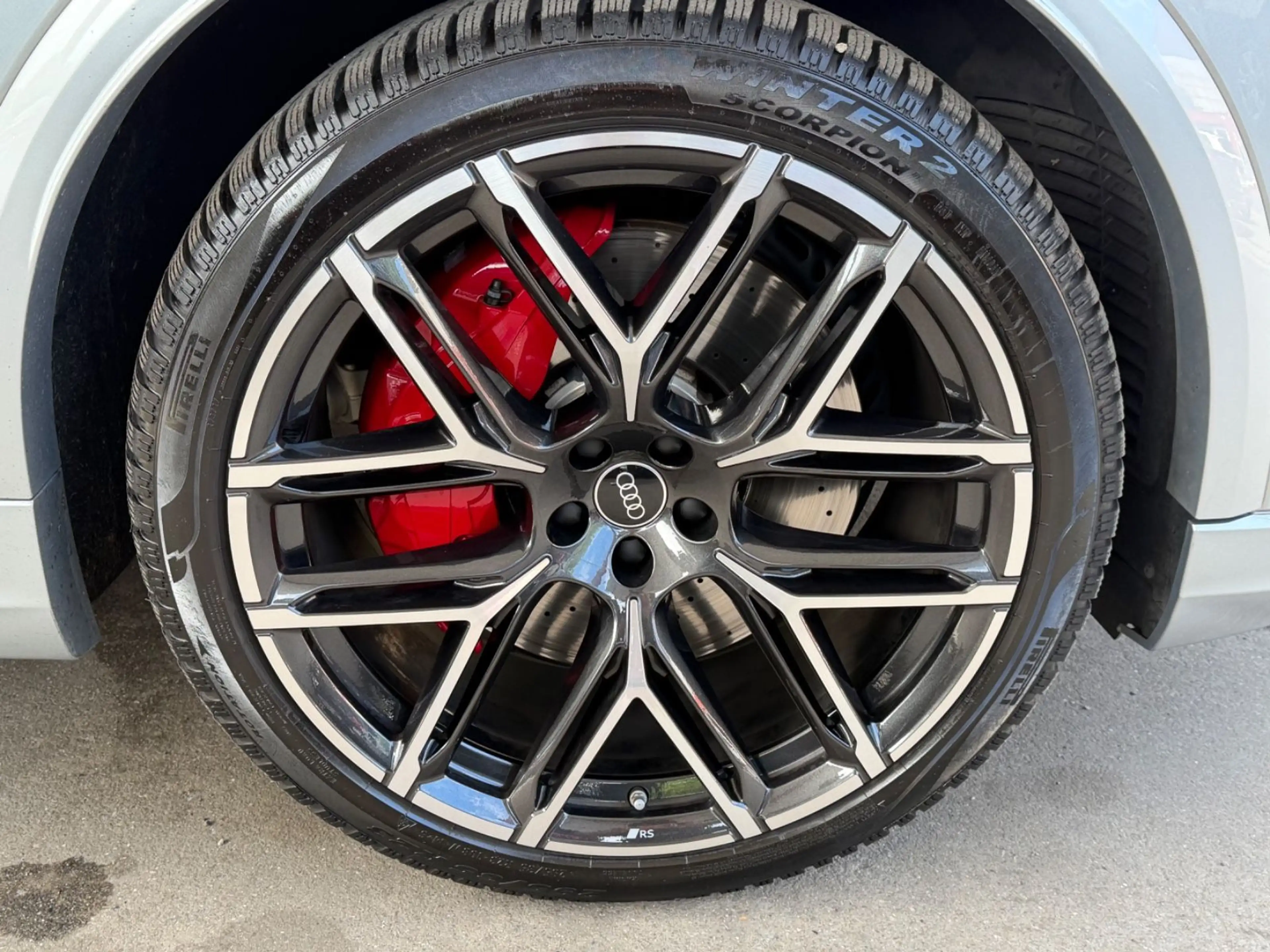 Audi RS Q8 4.0 TFSI quattro — photo 14