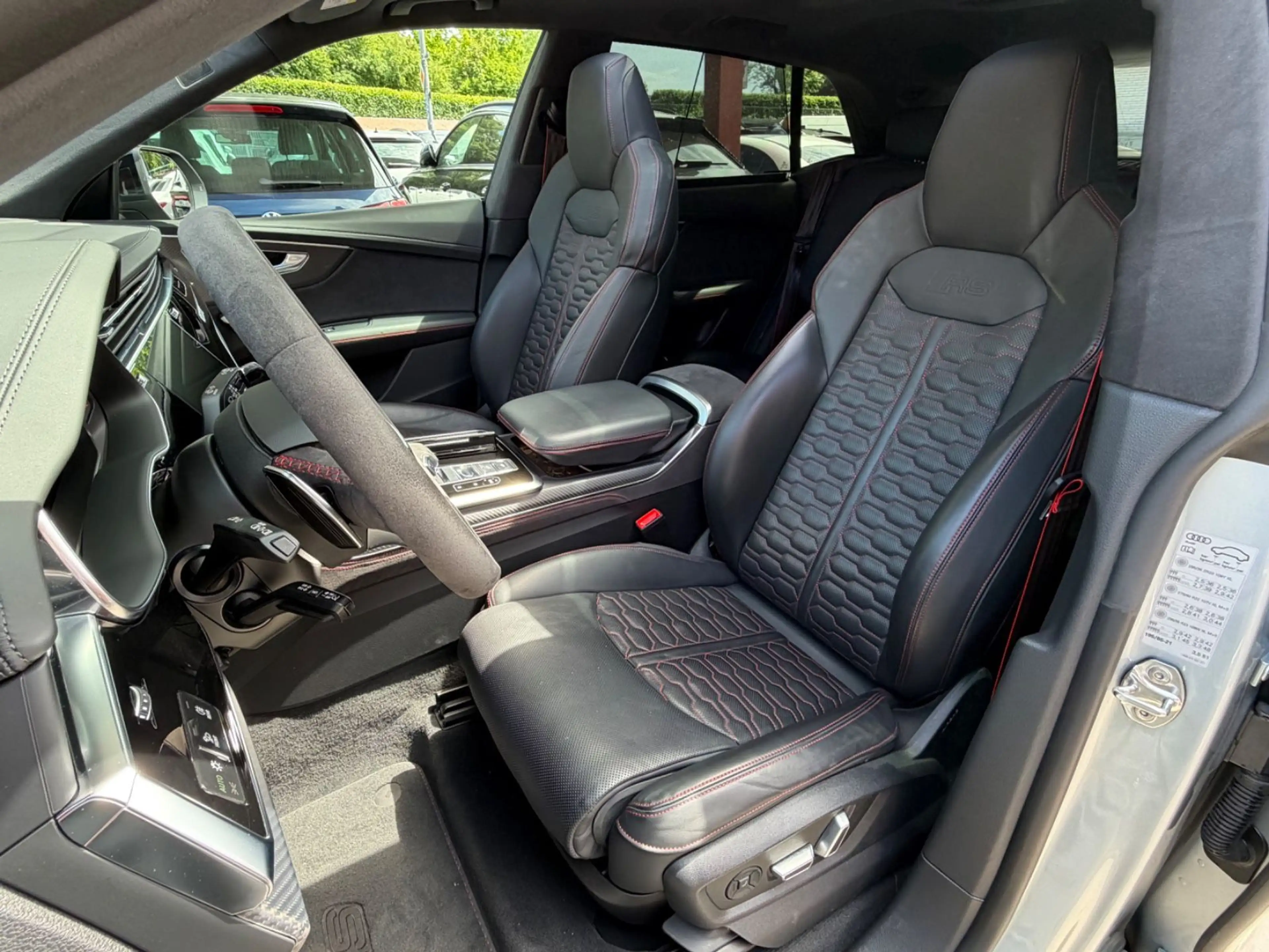 Audi RS Q8 4.0 TFSI quattro — photo 9
