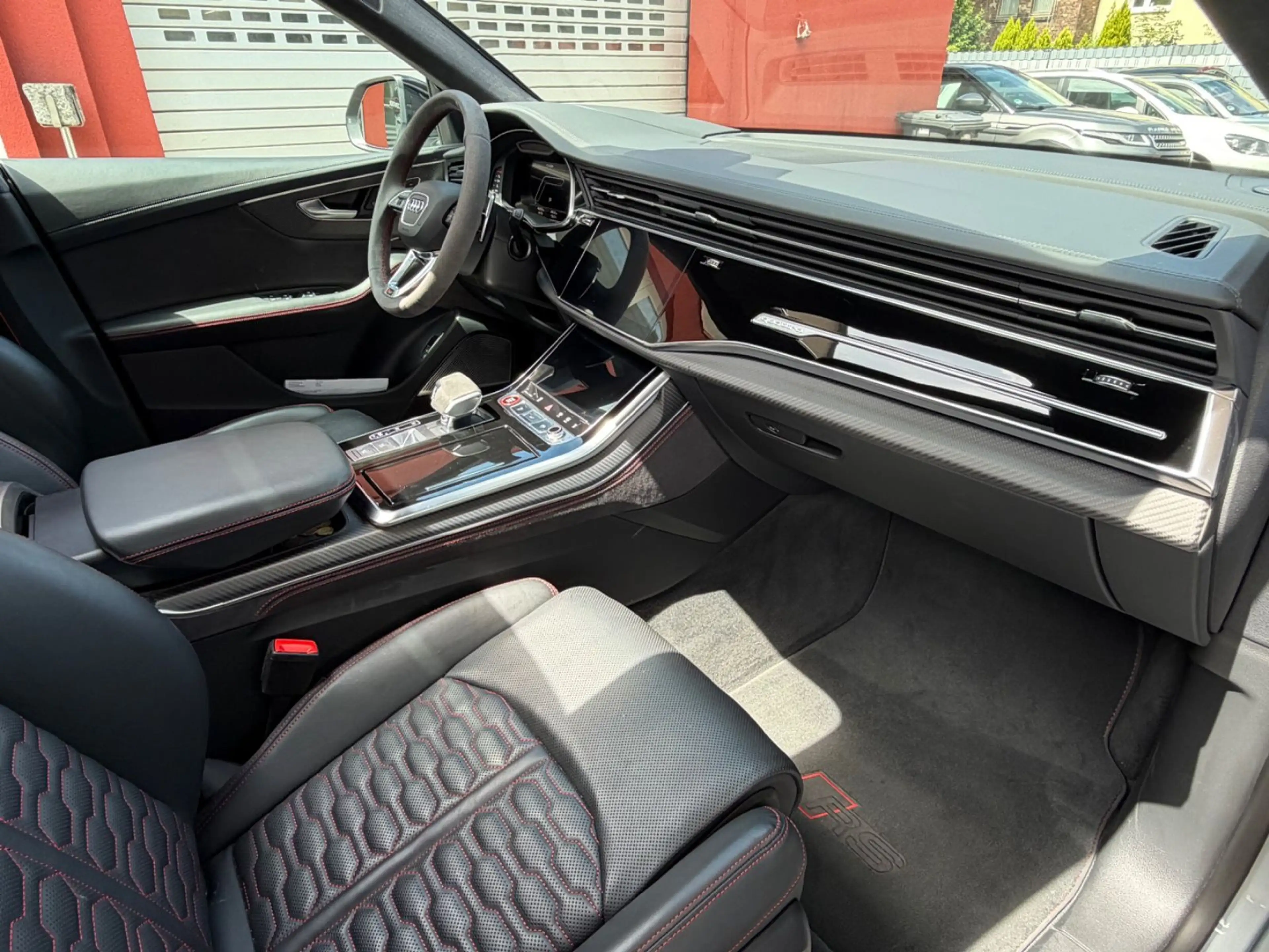 Audi RS Q8 4.0 TFSI quattro — photo 11
