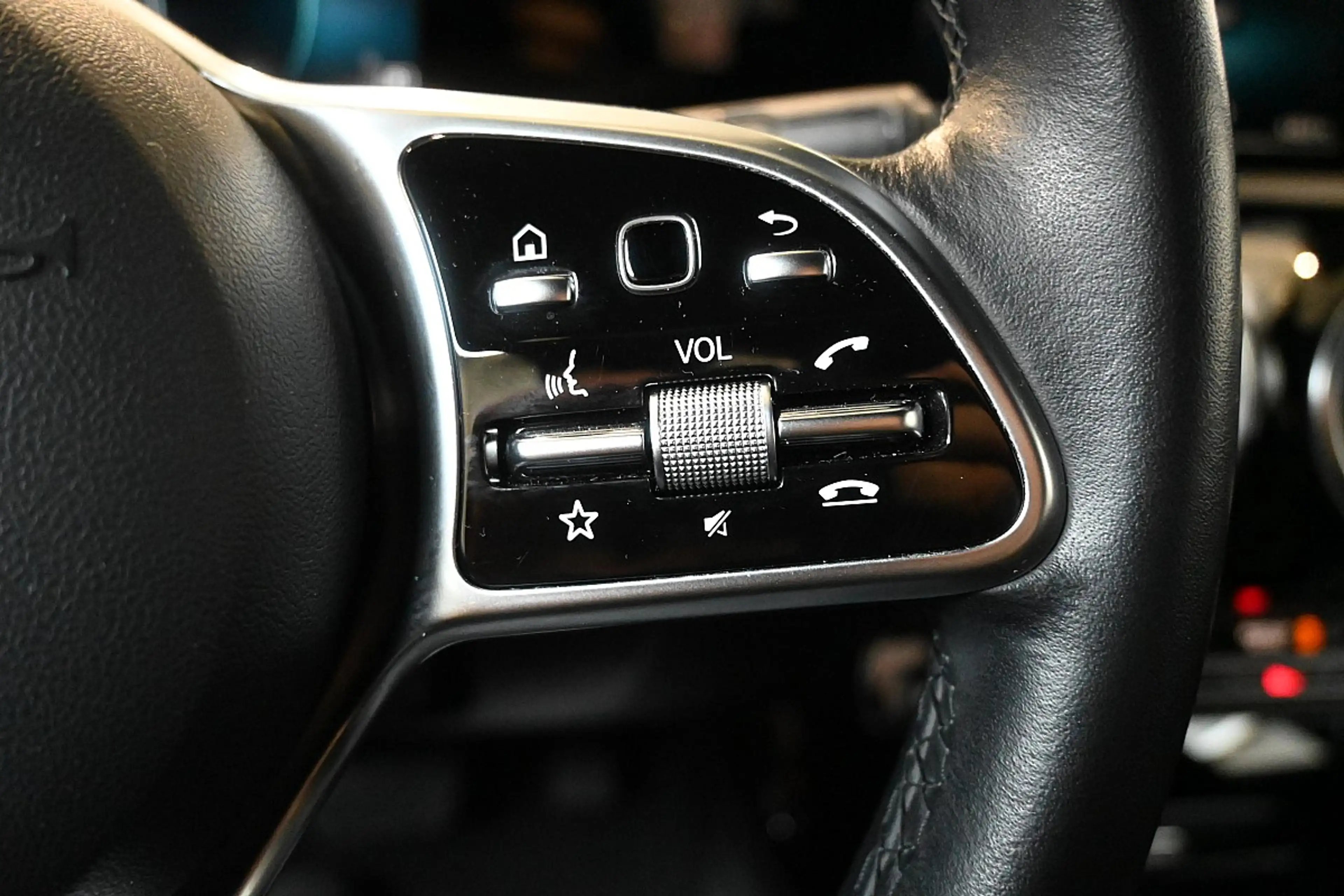 Mercedes-Benz A 200 d 4MATIC Aut LEDER LED NAVI PARKASSISTENT — photo 15