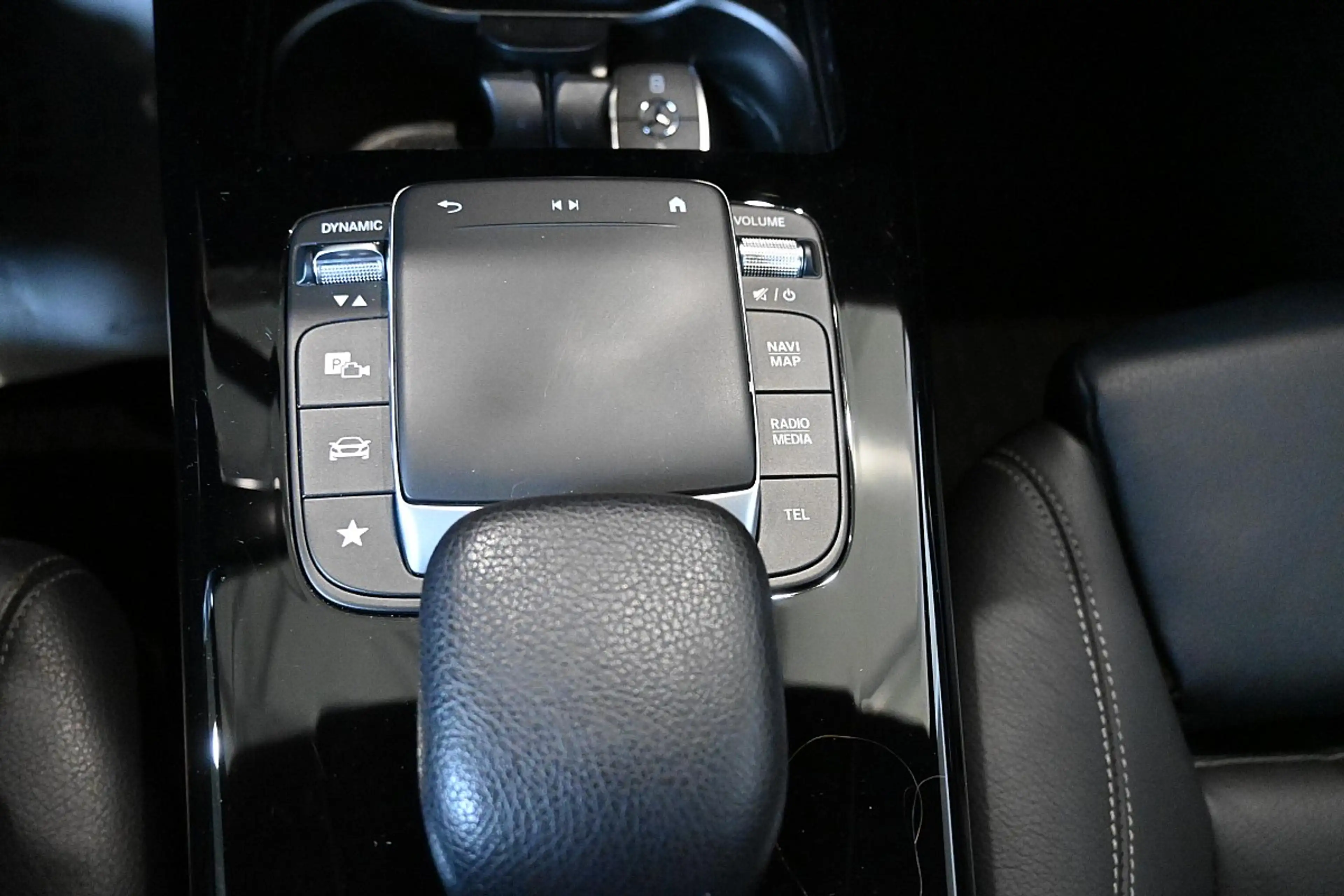 Mercedes-Benz A 200 d 4MATIC Aut LEDER LED NAVI PARKASSISTENT — photo 14