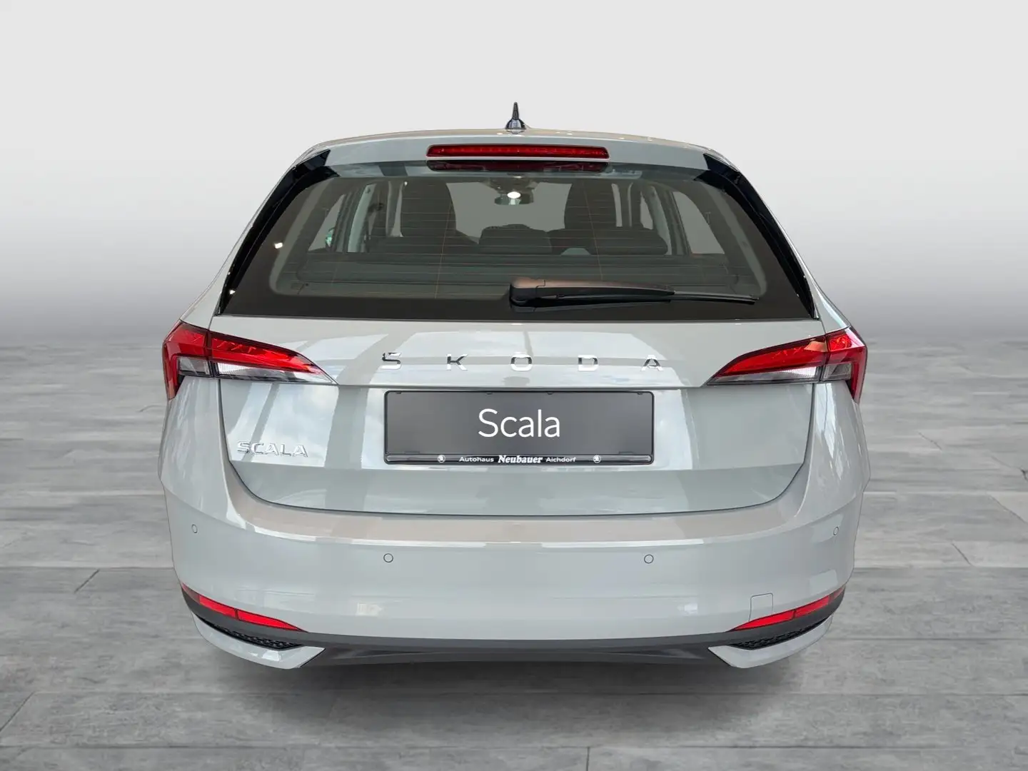 Skoda Scala Essence TSI Grau - 2