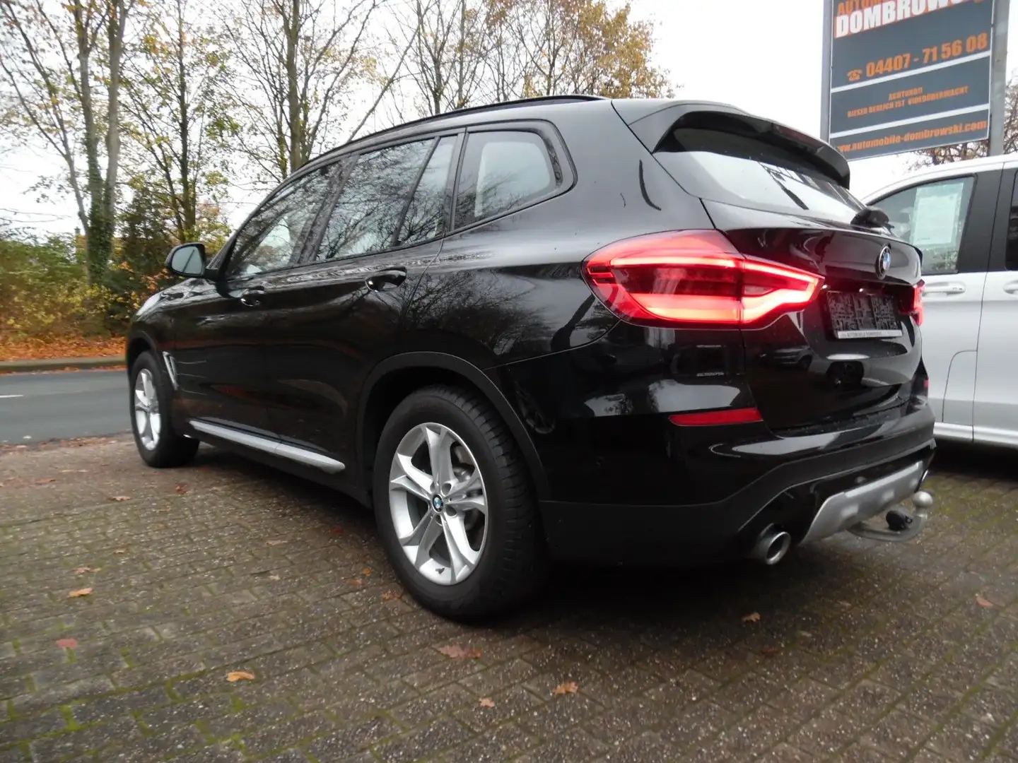 BMW X3 xDrive 20 i xLine*Navi*AHK*Head-Up*LED Schwarz - 2