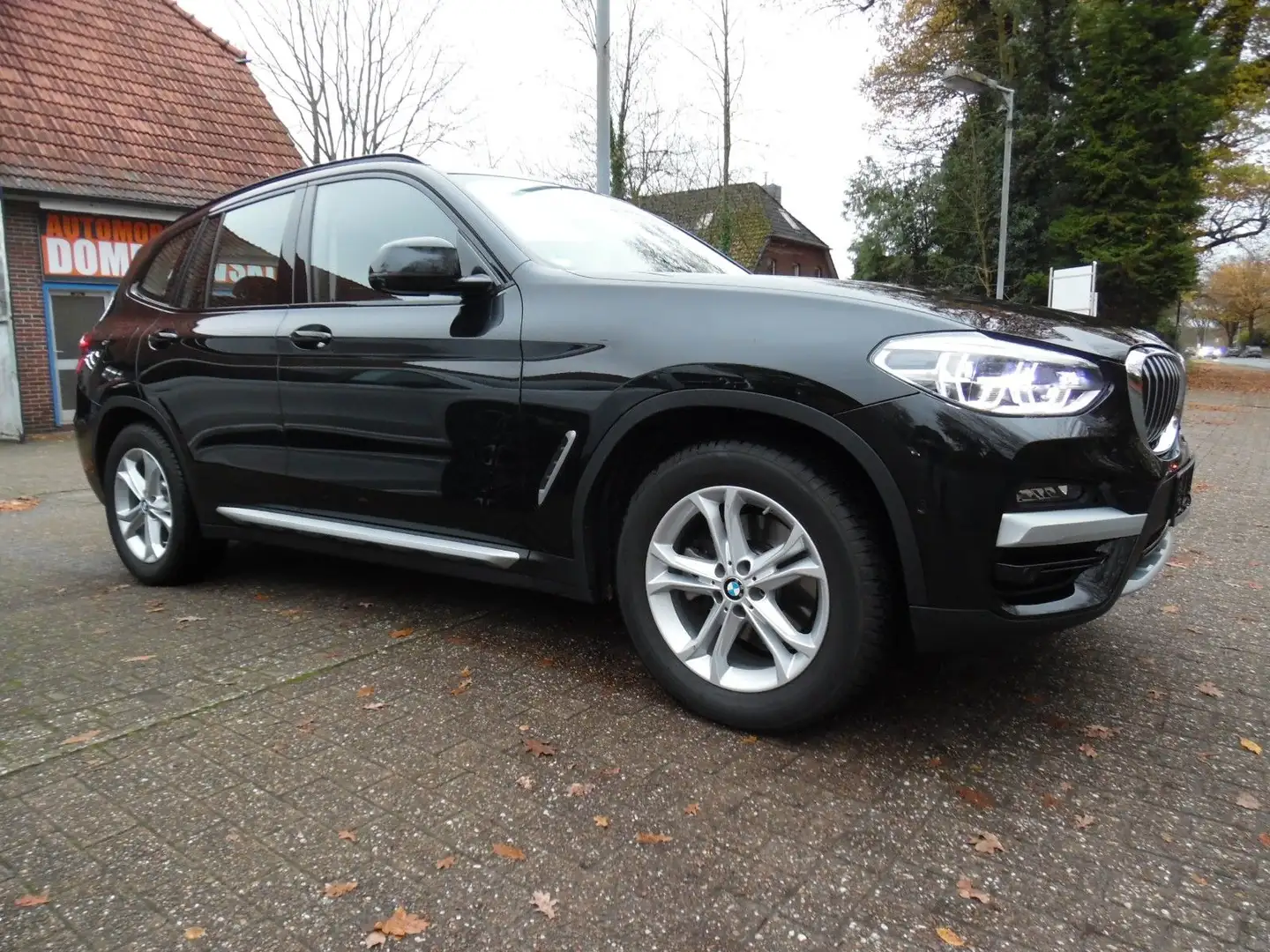 BMW X3 xDrive 20 i xLine*Navi*AHK*Head-Up*LED Schwarz - 1