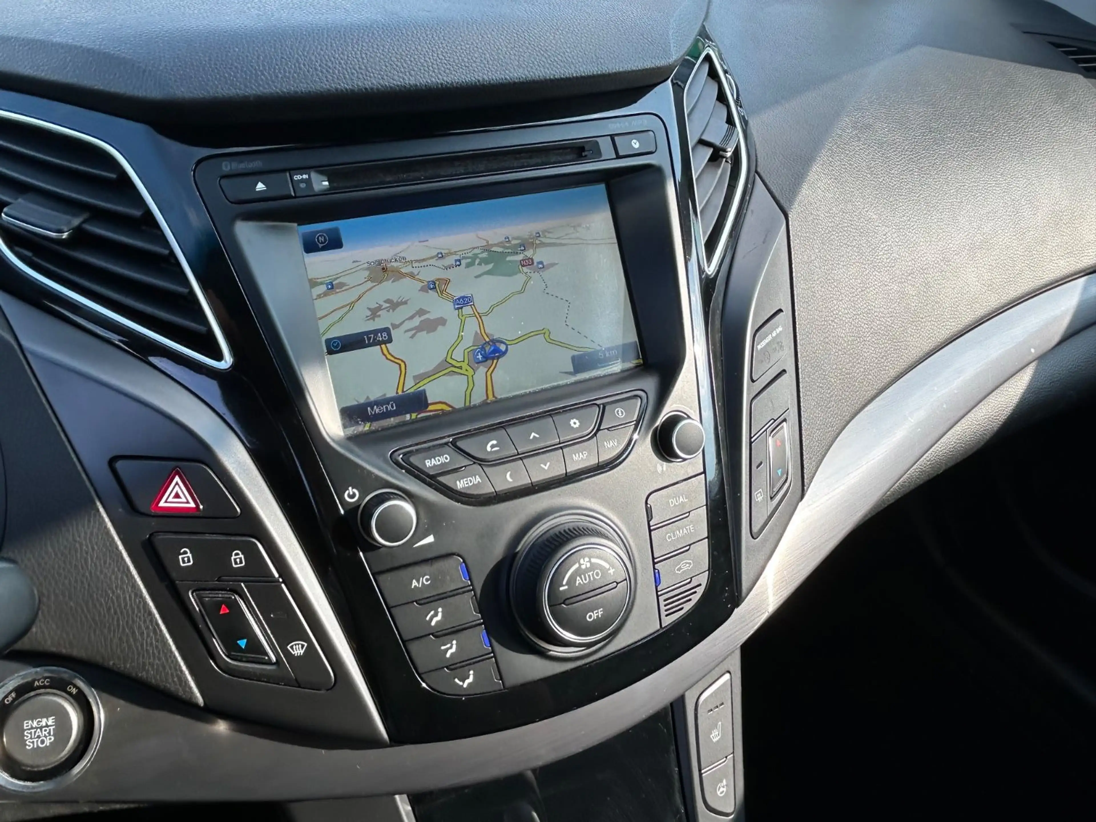 Hyundai i40 CW FIFA World Cup Edition *Navi*LED*SHZ* — photo 11