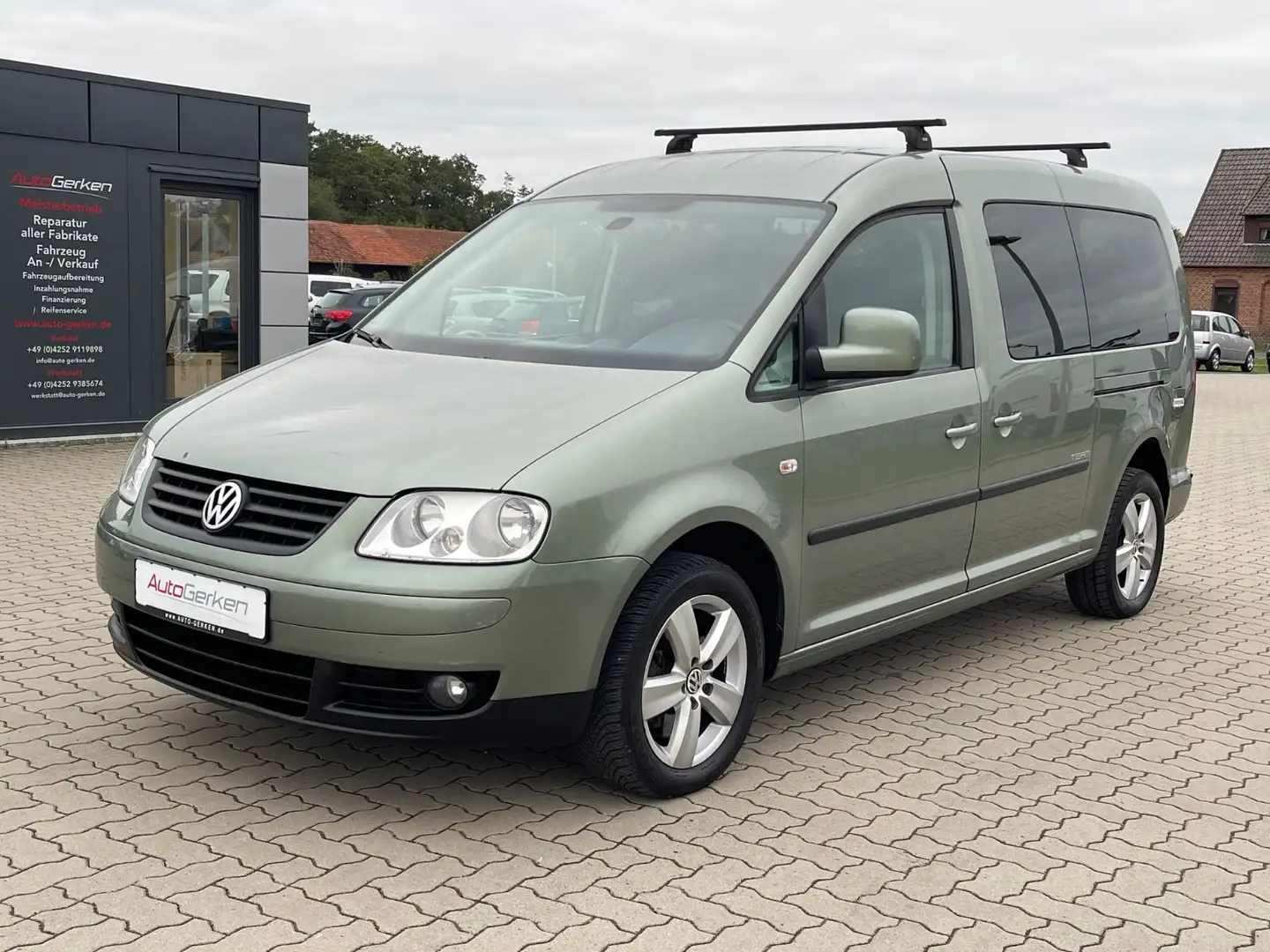 Volkswagen Caddy Maxi 2.0 TDI Life Team 7-Sitzer TÜV NEU Grün - 2