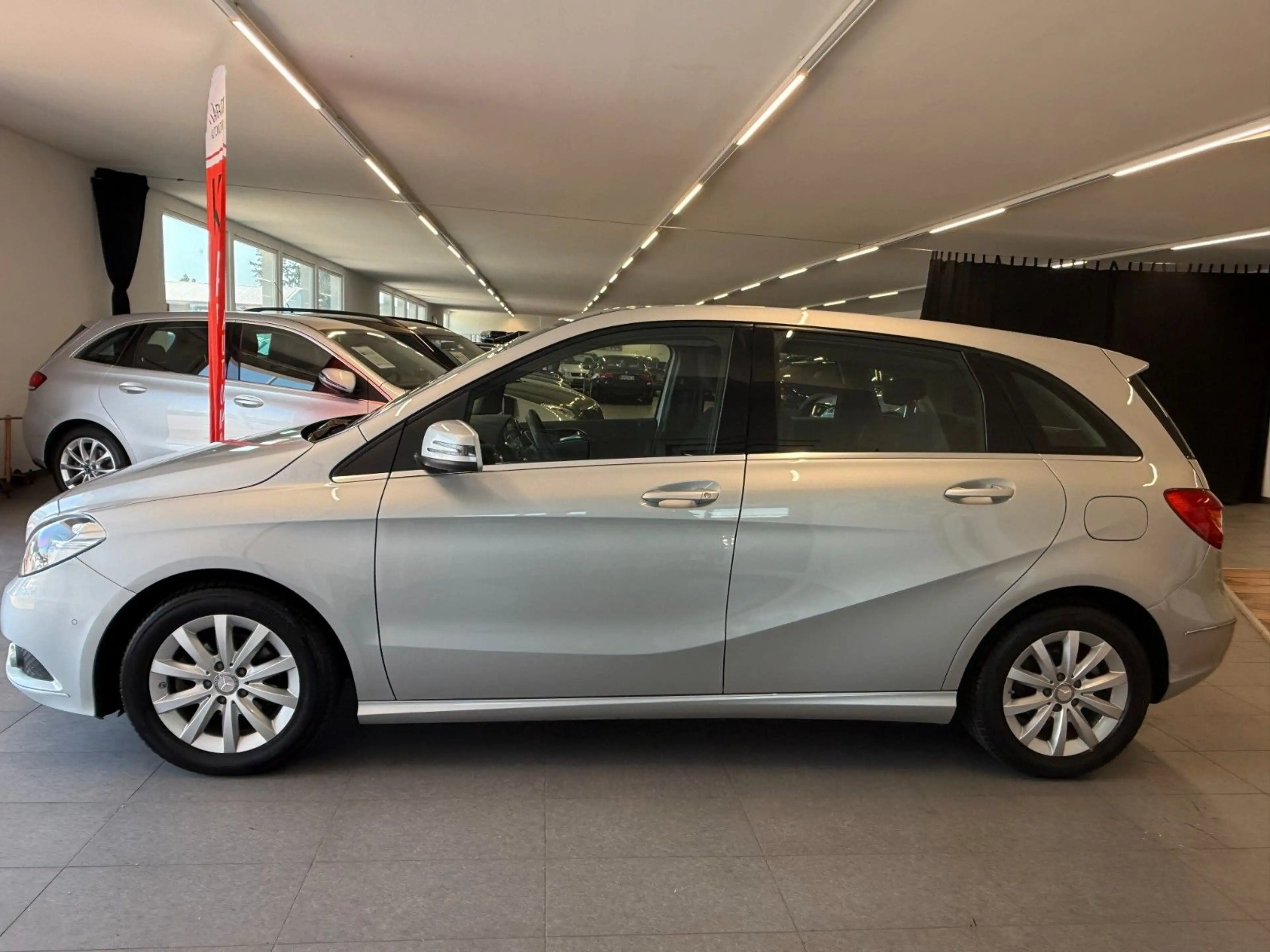 Mercedes-Benz B 180 *Tempomat*Euro6*TÜV*Navi*Shz*Automatik*Alu* — photo 7