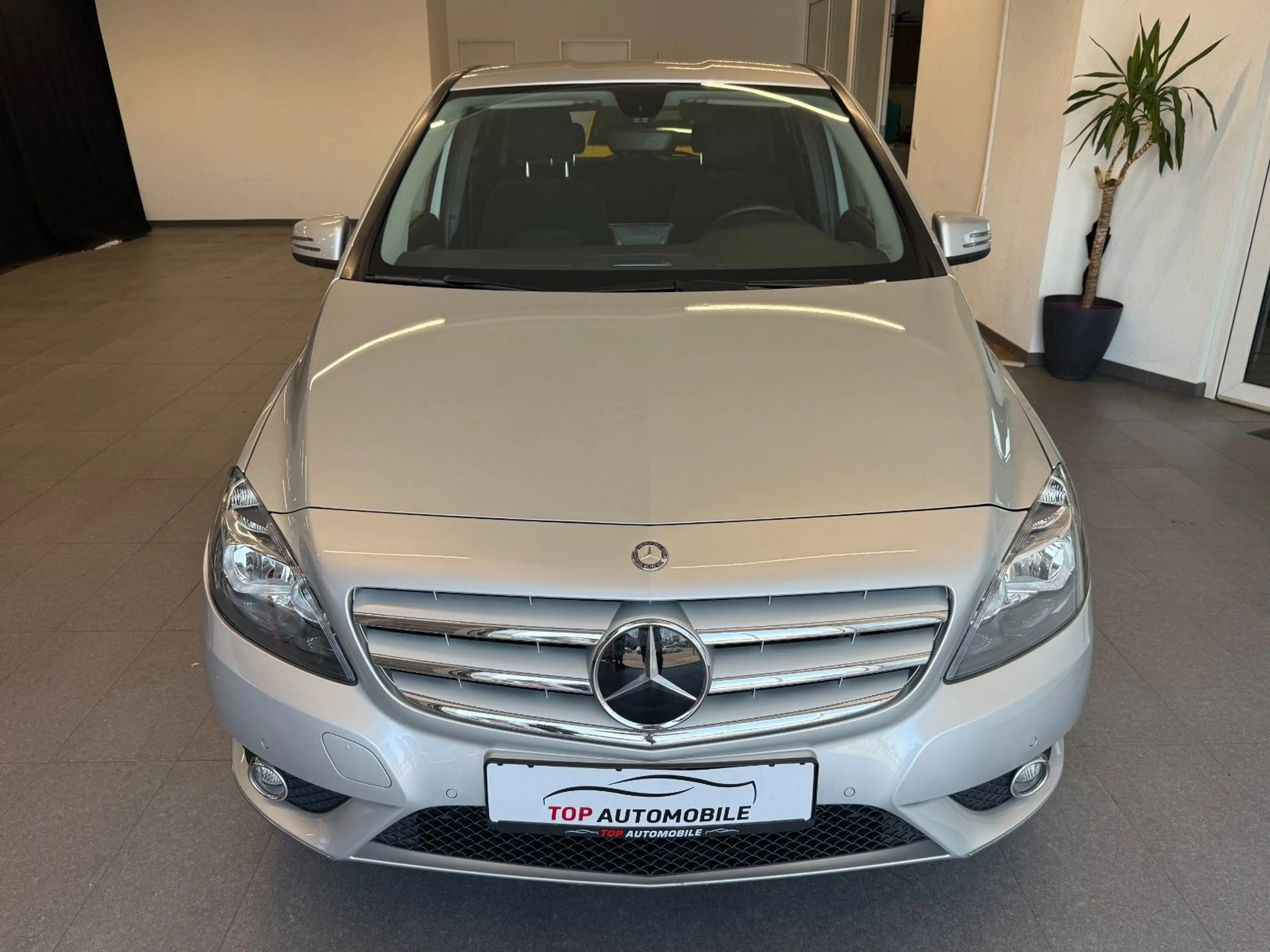 Mercedes-Benz B 180 *Tempomat*Euro6*TÜV*Navi*Shz*Automatik*Alu* — photo 2