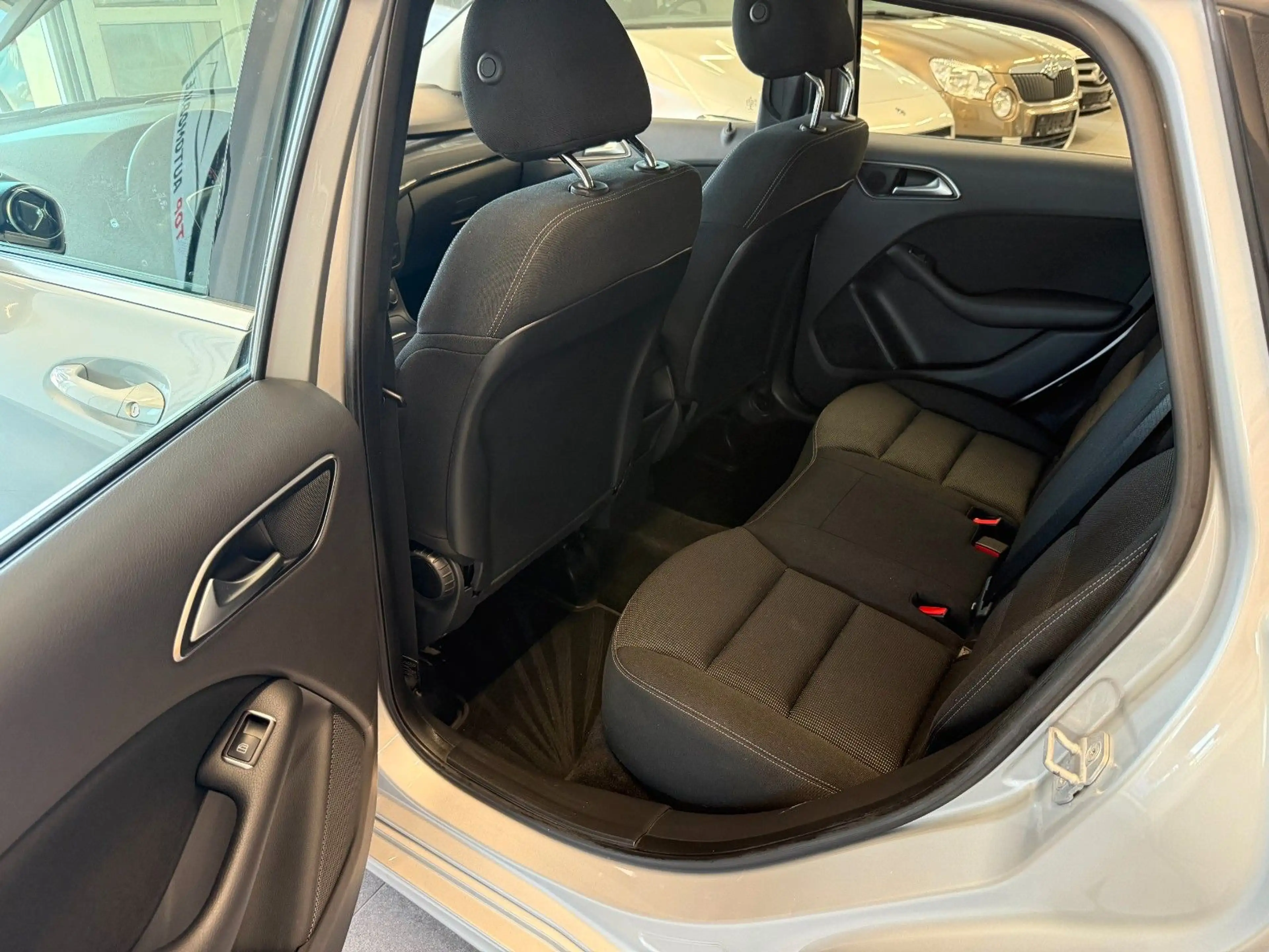 Mercedes-Benz B 180 *Tempomat*Euro6*TÜV*Navi*Shz*Automatik*Alu* — photo 10