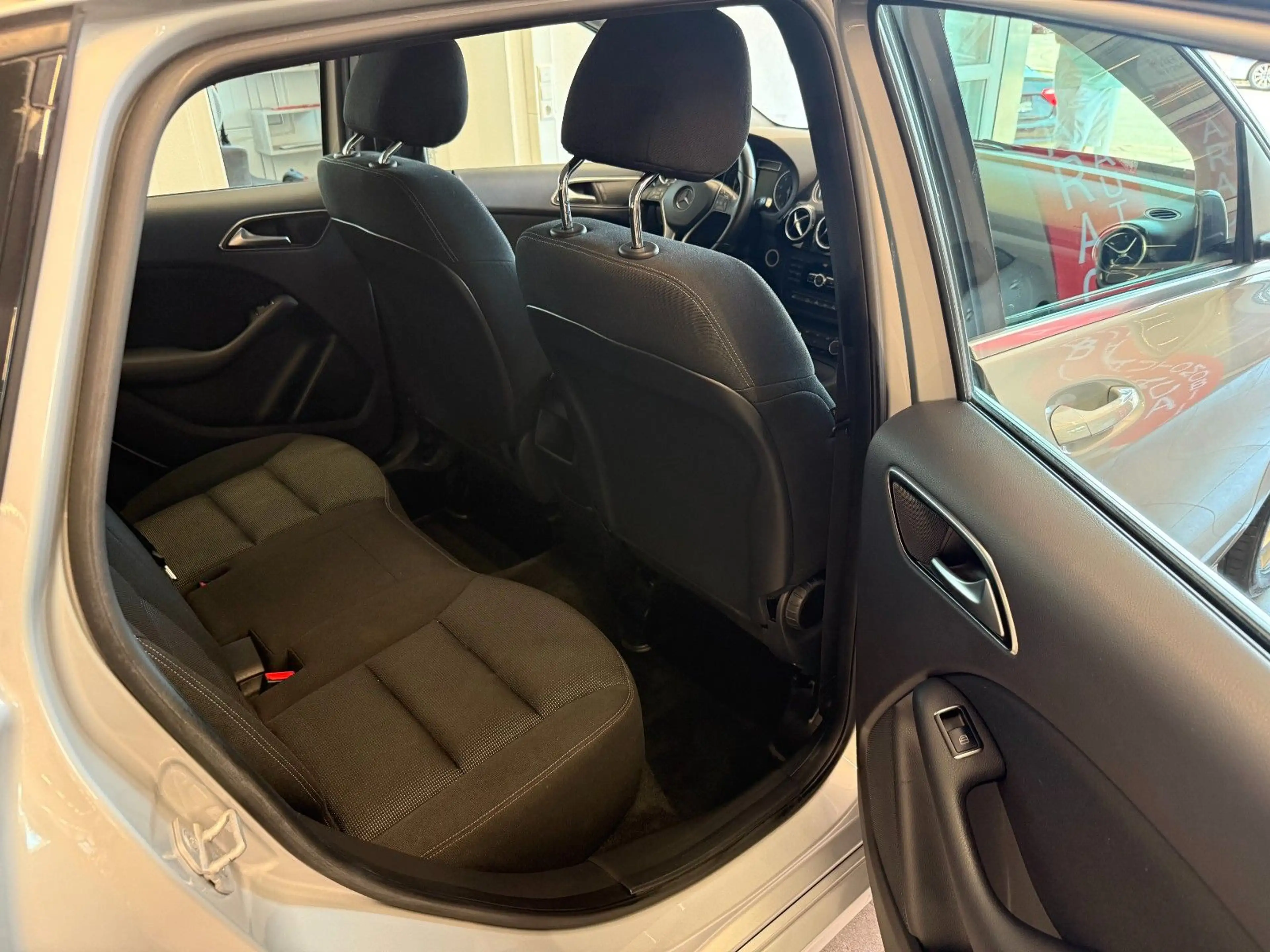 Mercedes-Benz B 180 *Tempomat*Euro6*TÜV*Navi*Shz*Automatik*Alu* — photo 12