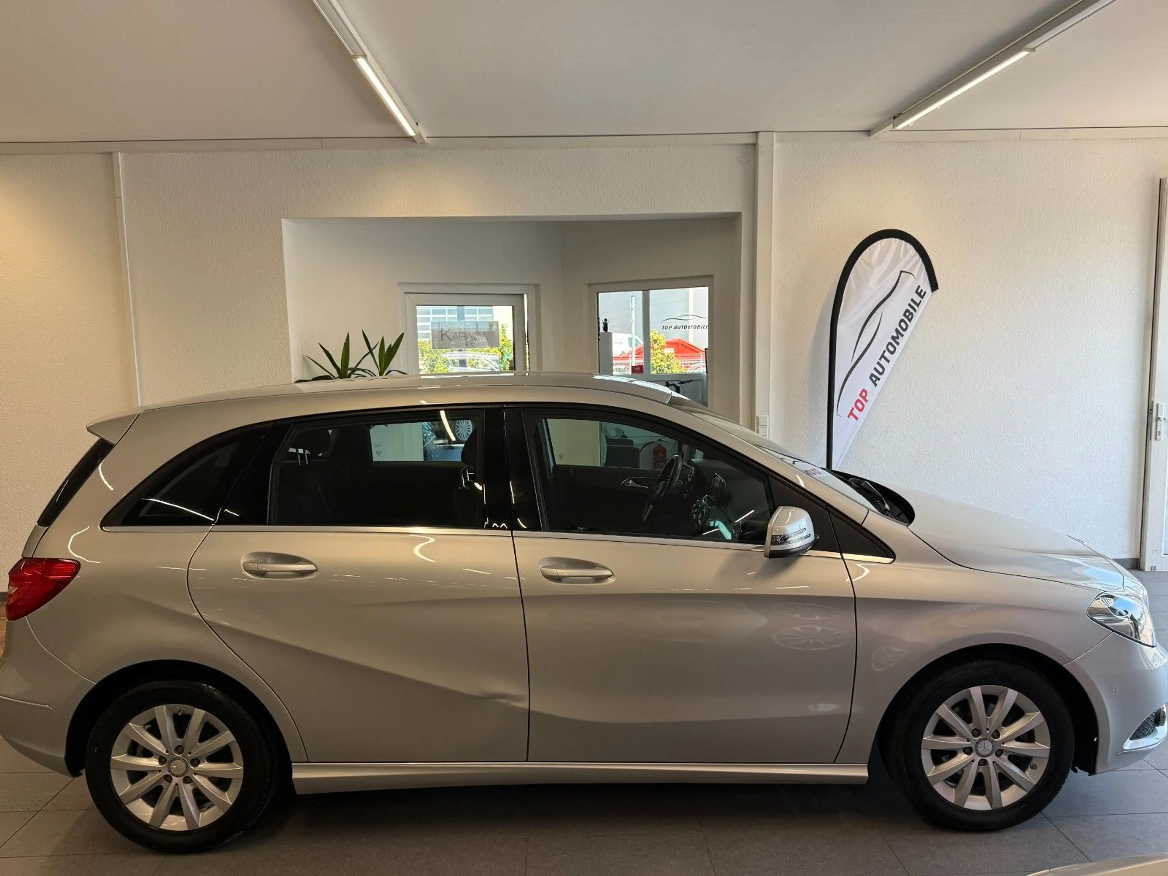 Mercedes-Benz B 180 *Tempomat*Euro6*TÜV*Navi*Shz*Automatik*Alu* — photo 4