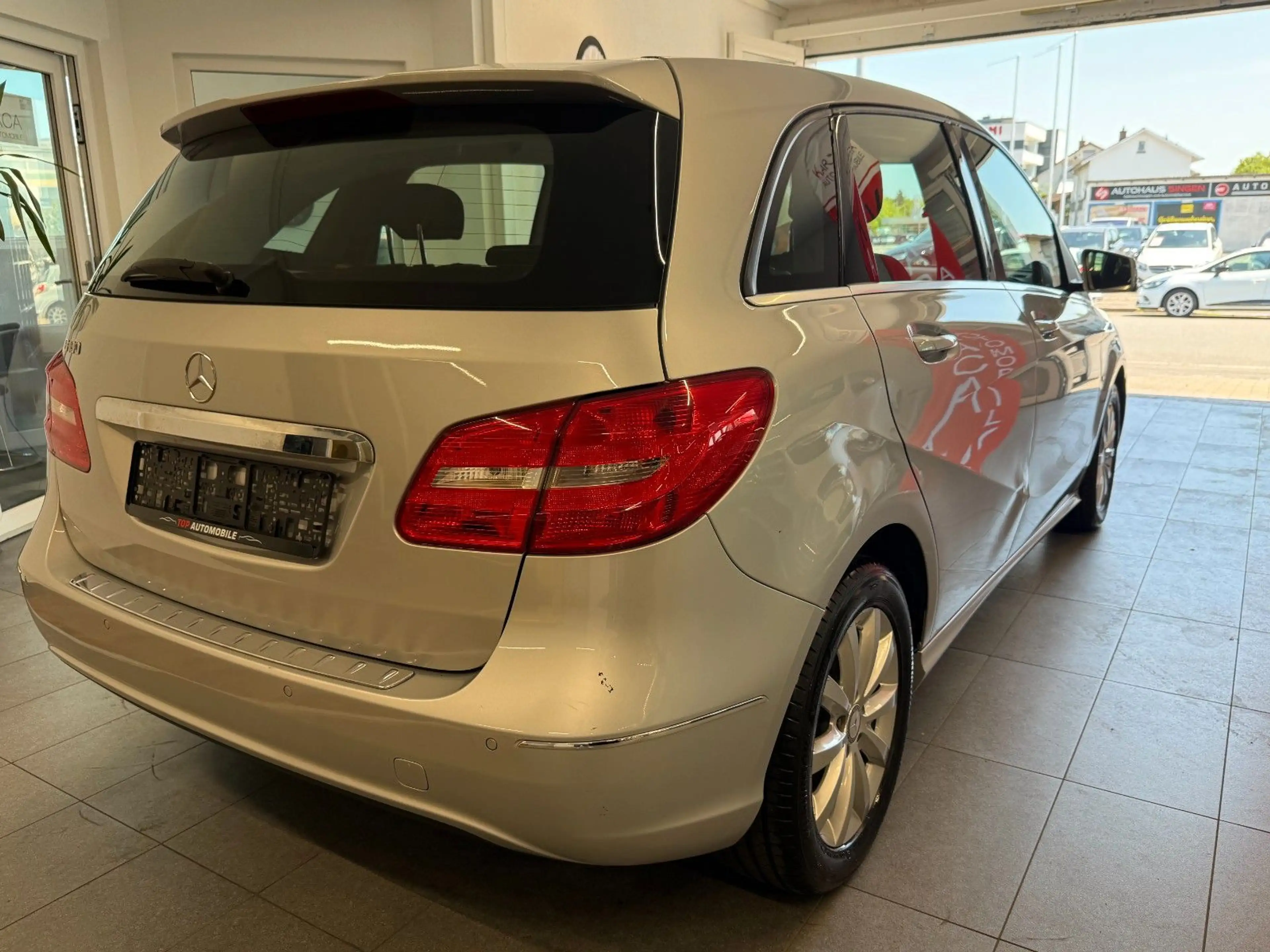 Mercedes-Benz B 180 *Tempomat*Euro6*TÜV*Navi*Shz*Automatik*Alu* — photo 5