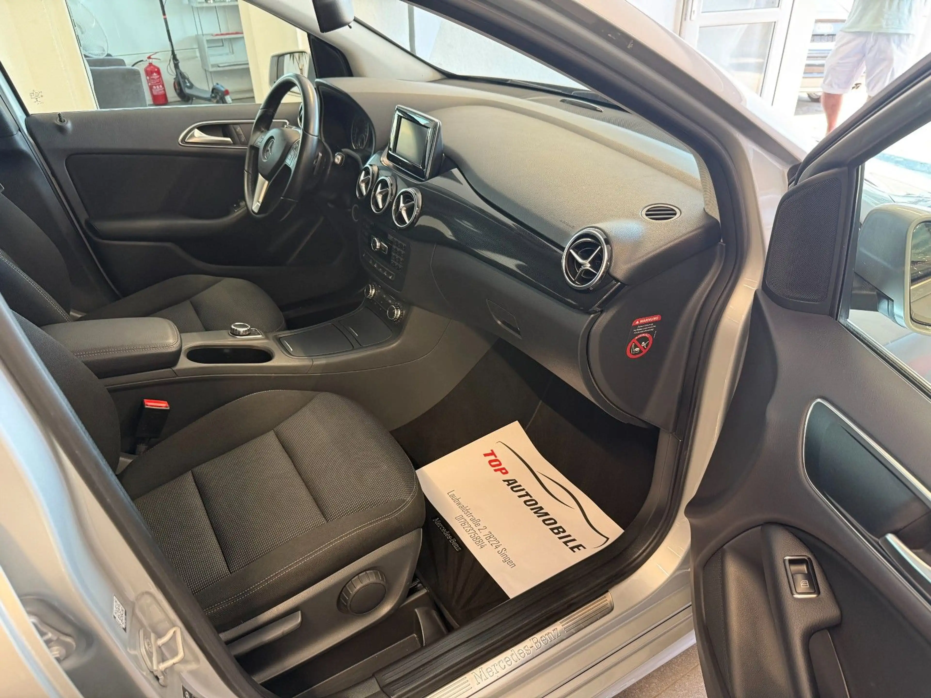 Mercedes-Benz B 180 *Tempomat*Euro6*TÜV*Navi*Shz*Automatik*Alu* — photo 13