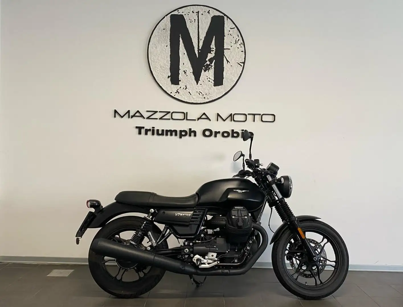 Moto Guzzi V 7 III Stone Noir - 1