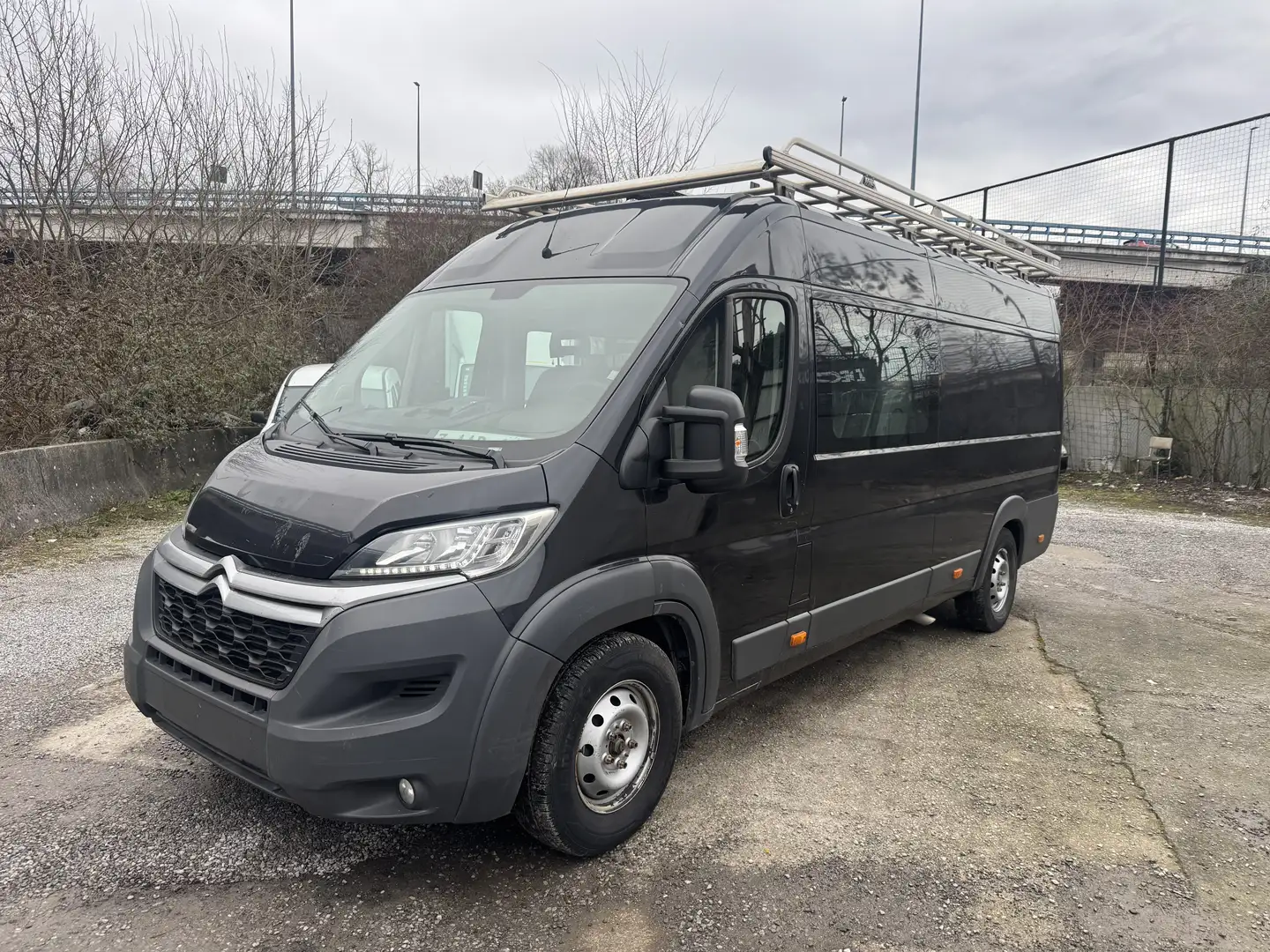 Citroen Jumper 2.0 BlueHDi L4H2 Business Double Cabine 6 Place Noir - 2