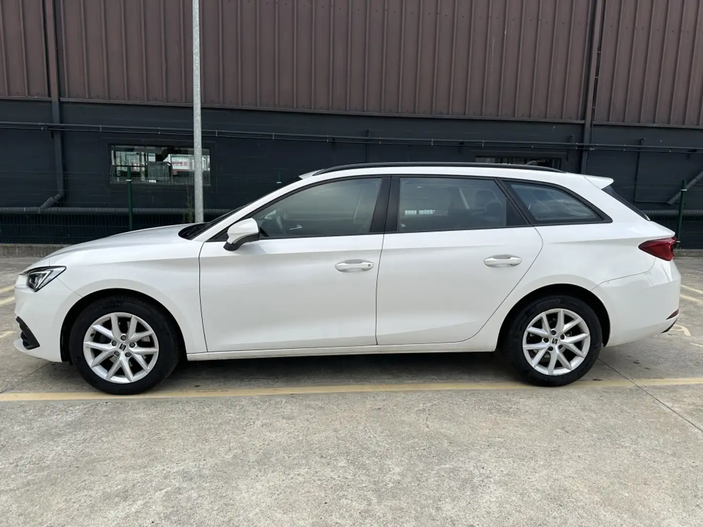 SEAT Leon ST 1.0 eTSI S&S Style DSG-7 110 Blanc - 2