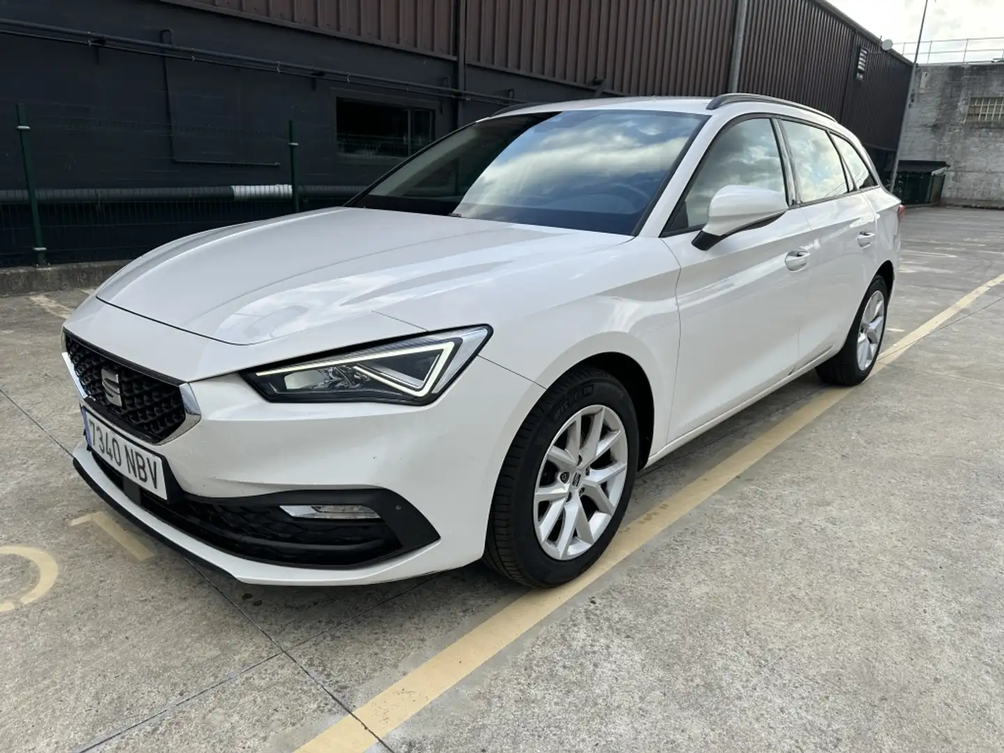 SEAT Leon ST 1.0 eTSI S&S Style DSG-7 110 Blanc - 1